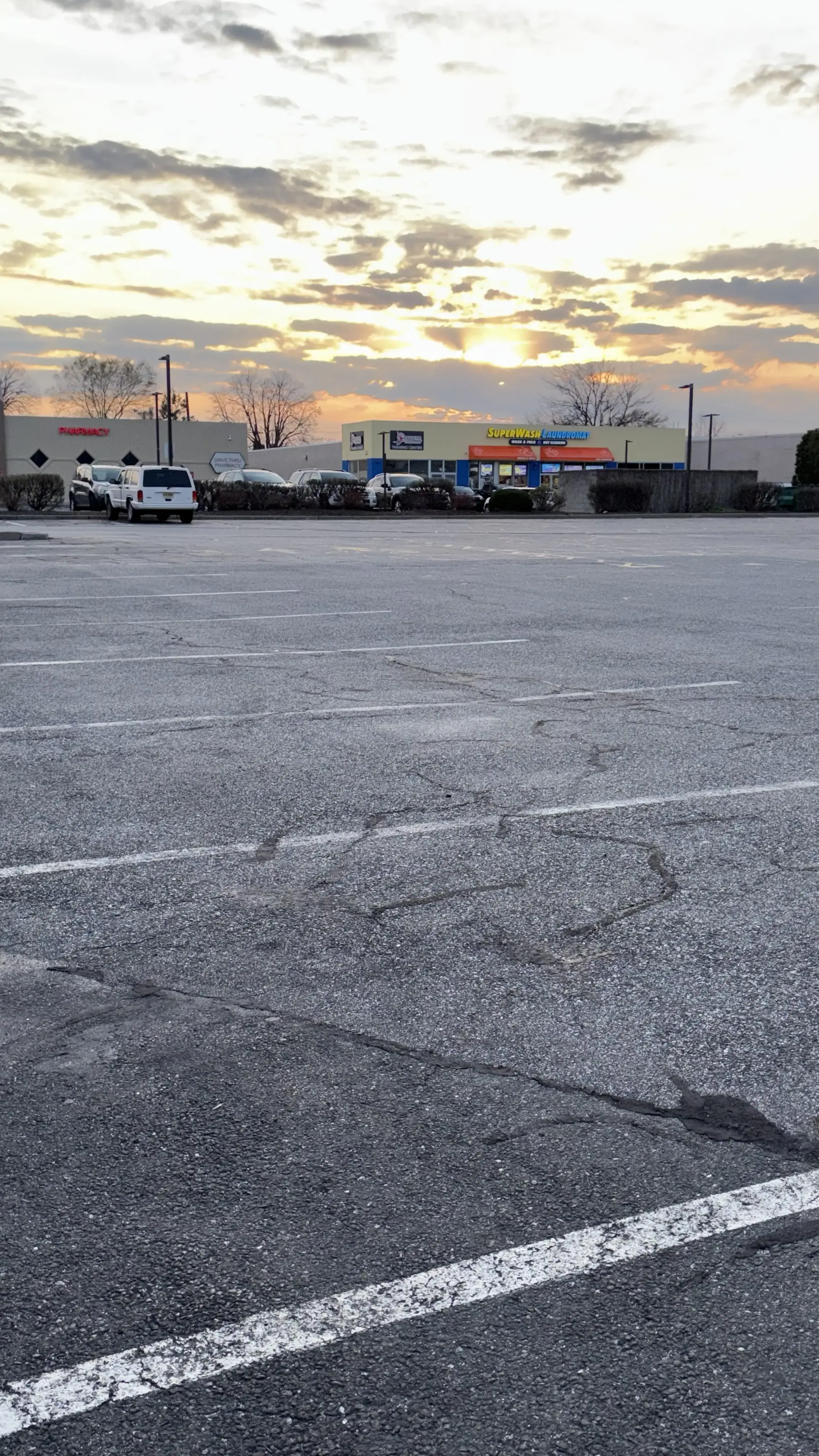 SuperWash Laundromat & Dry Cleaning thumbnail 9