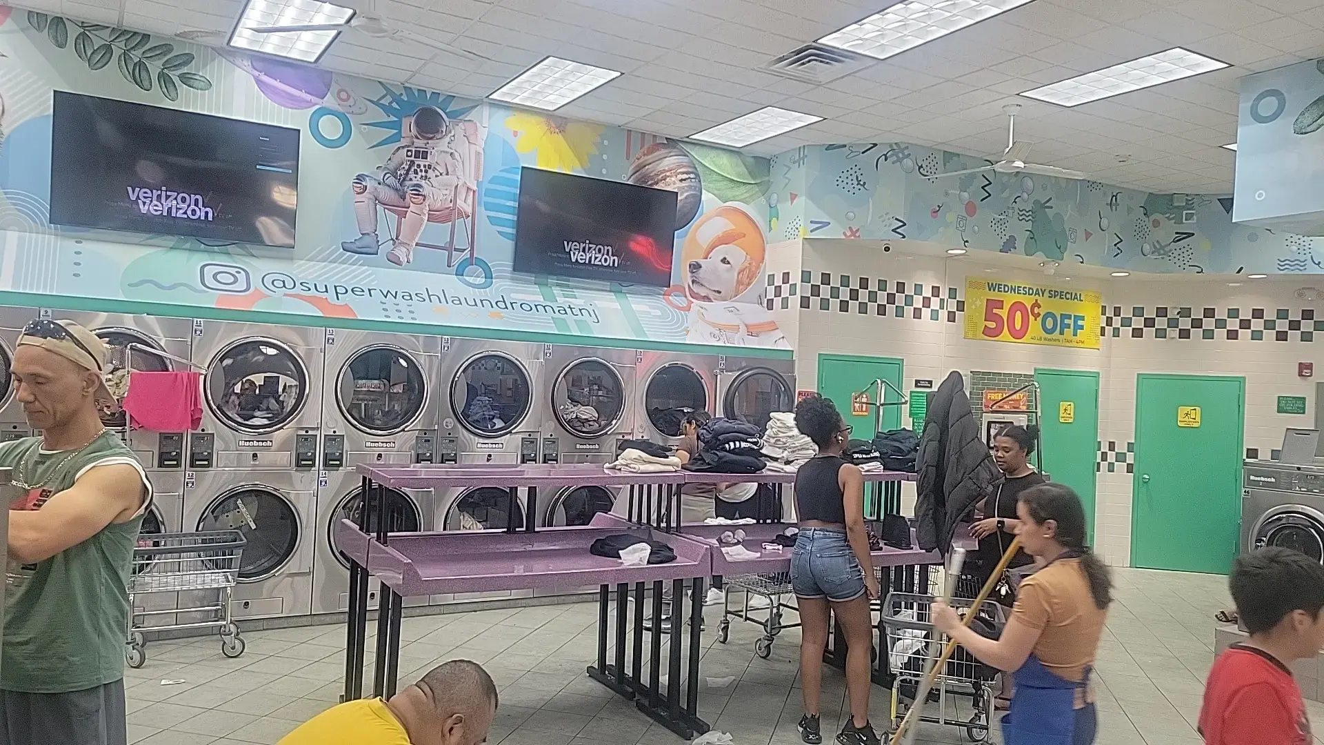 SuperWash Laundromat & Dry Cleaning thumbnail 10