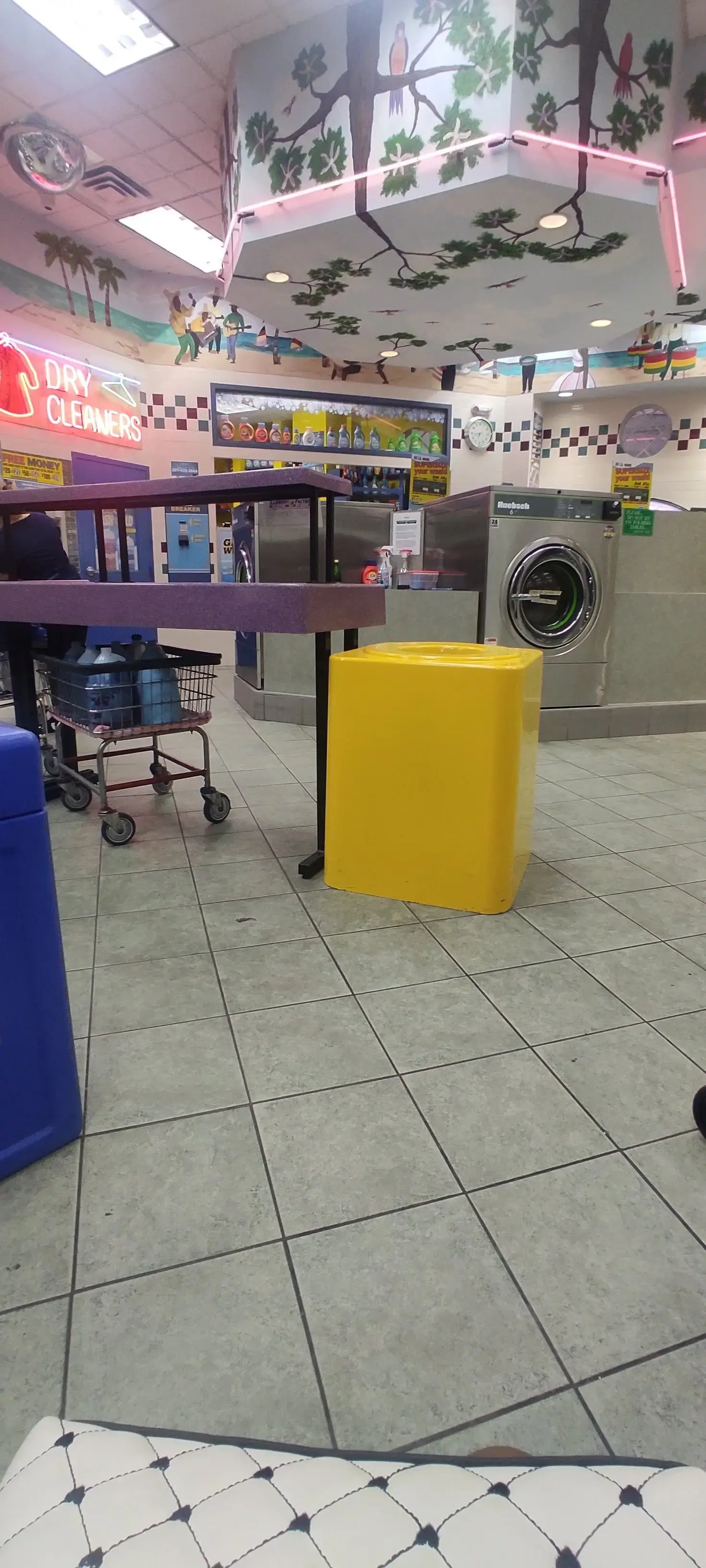 SuperWash Laundromat & Dry Cleaning - Image 13