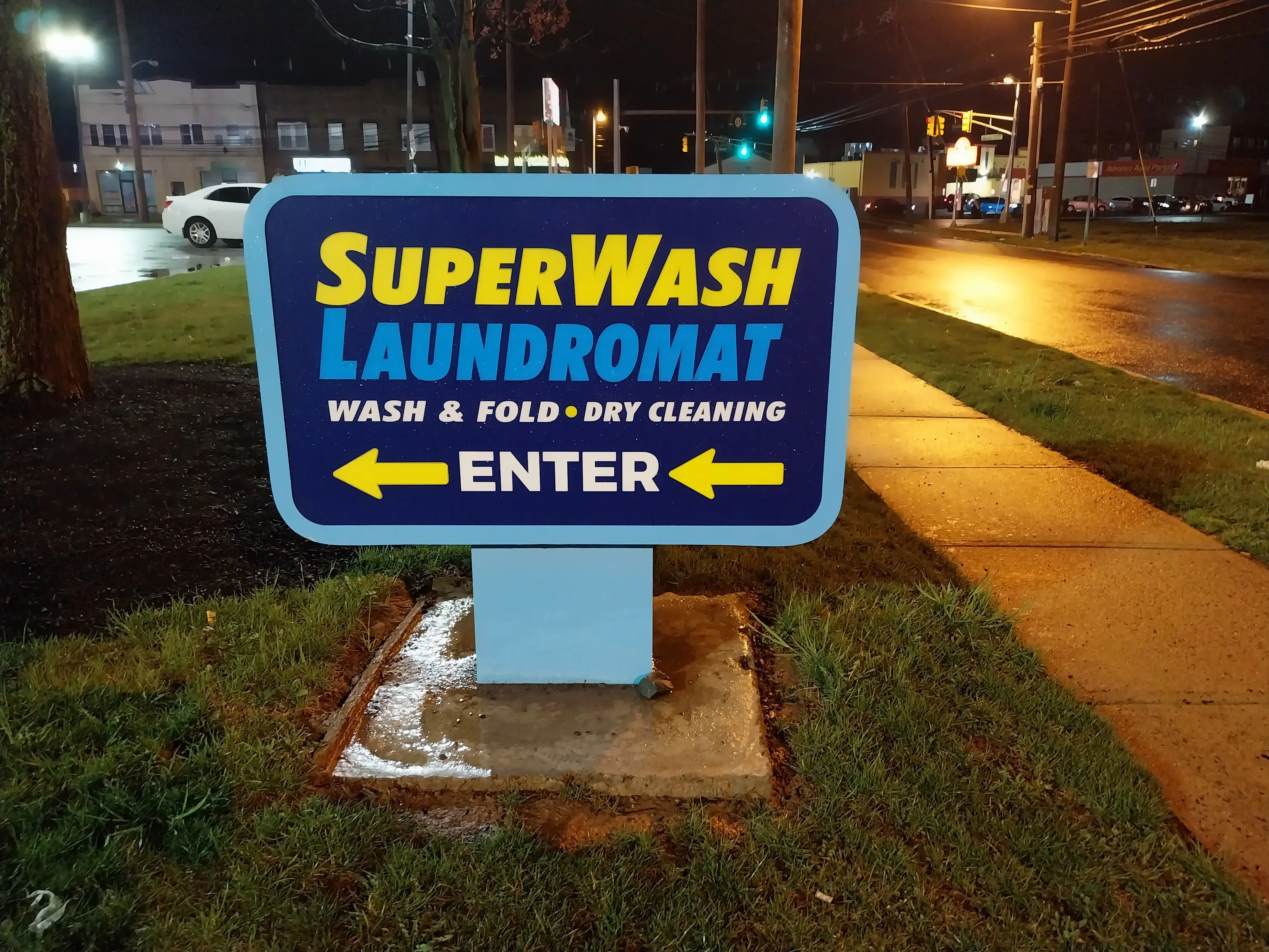SuperWash Laundromat & Dry Cleaning thumbnail 7
