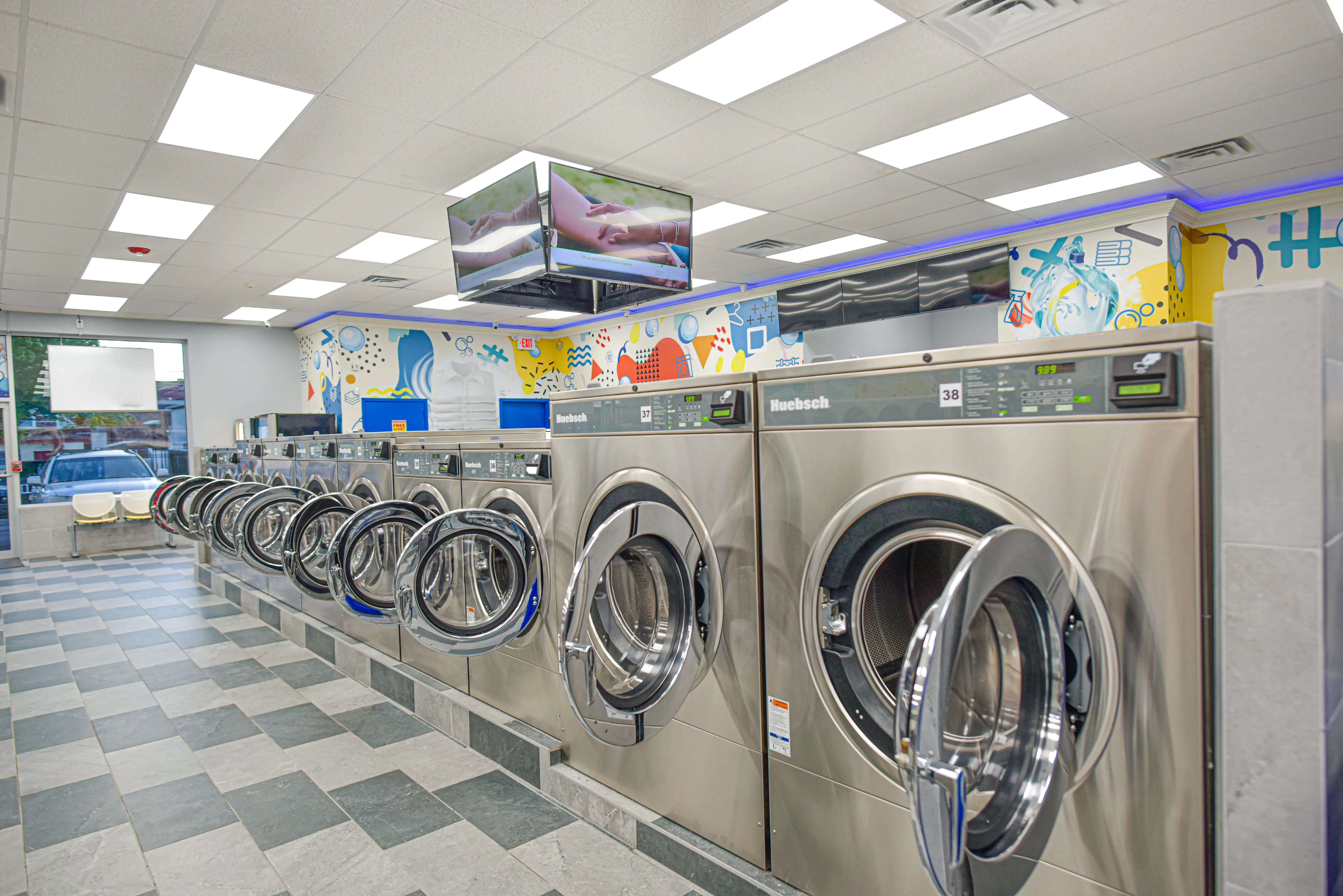 SuperWash Laundromat & Dry Cleaning - Image 18