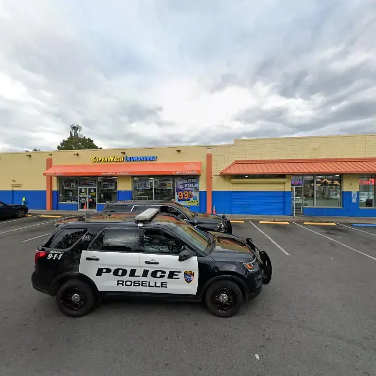 SuperWash Laundromat & Dry Cleaning - Image 19