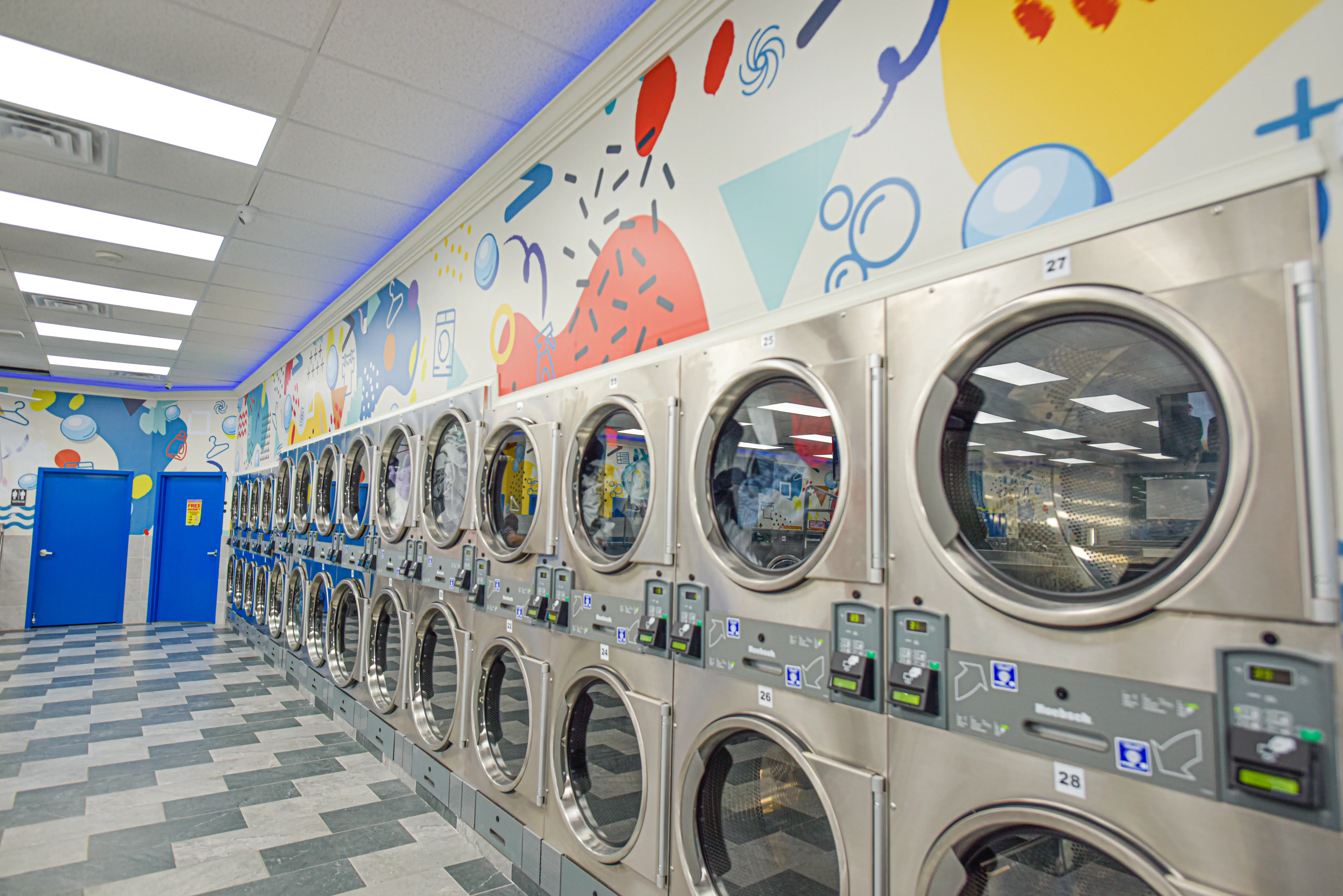 SuperWash Laundromat & Dry Cleaning - Image 15