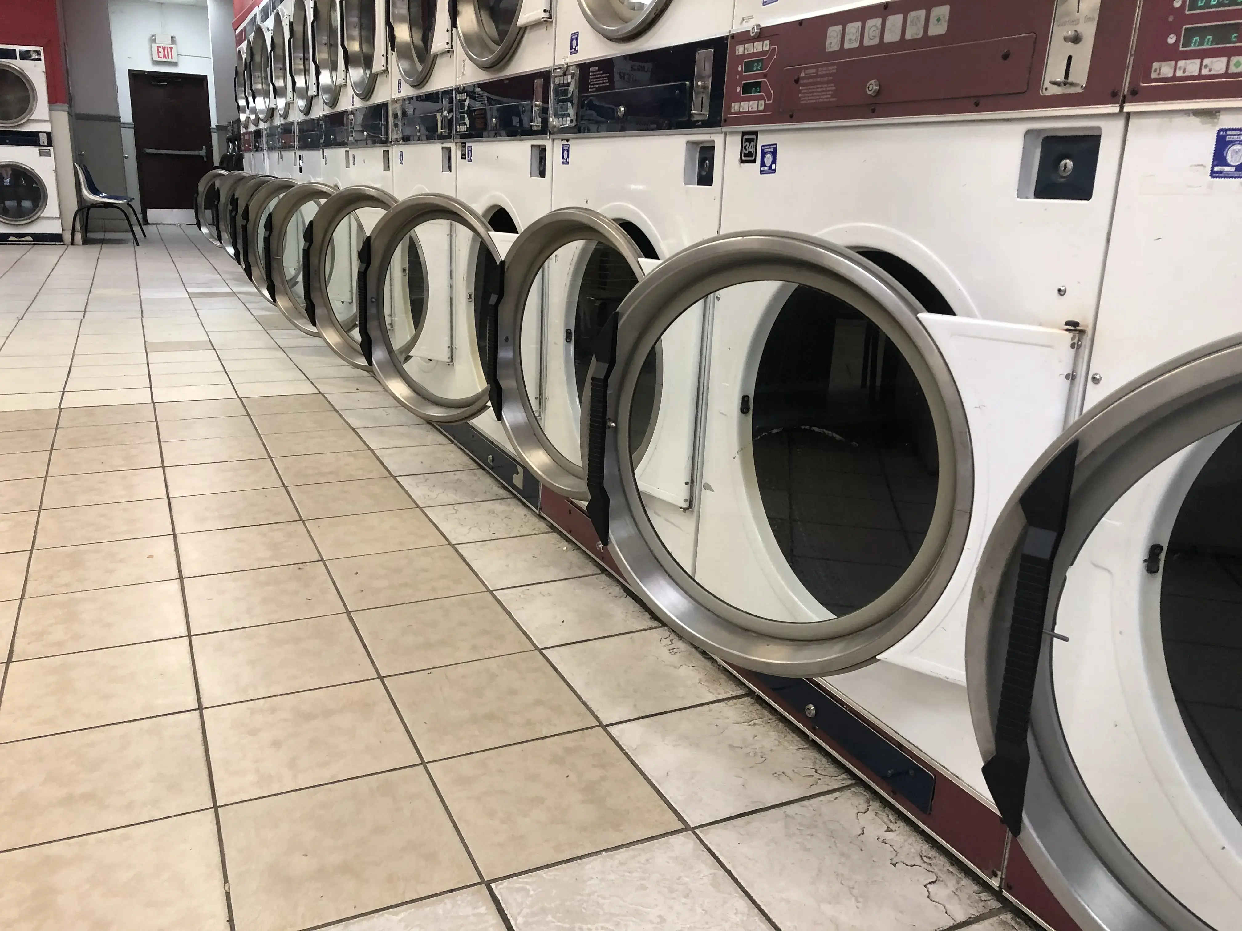 SuperWash Laundromat & Dry Cleaning thumbnail 13