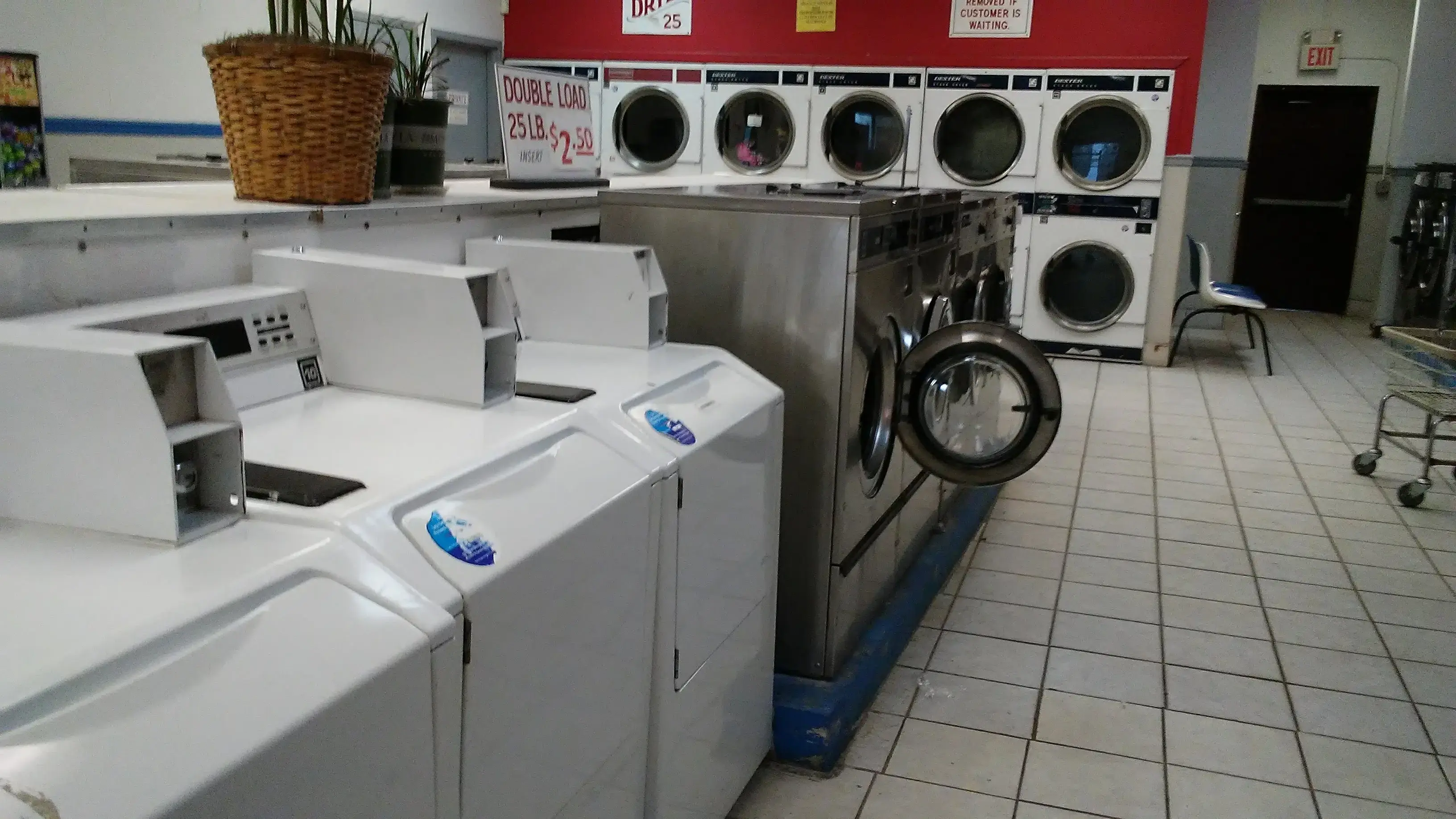 SuperWash Laundromat & Dry Cleaning - Image 19