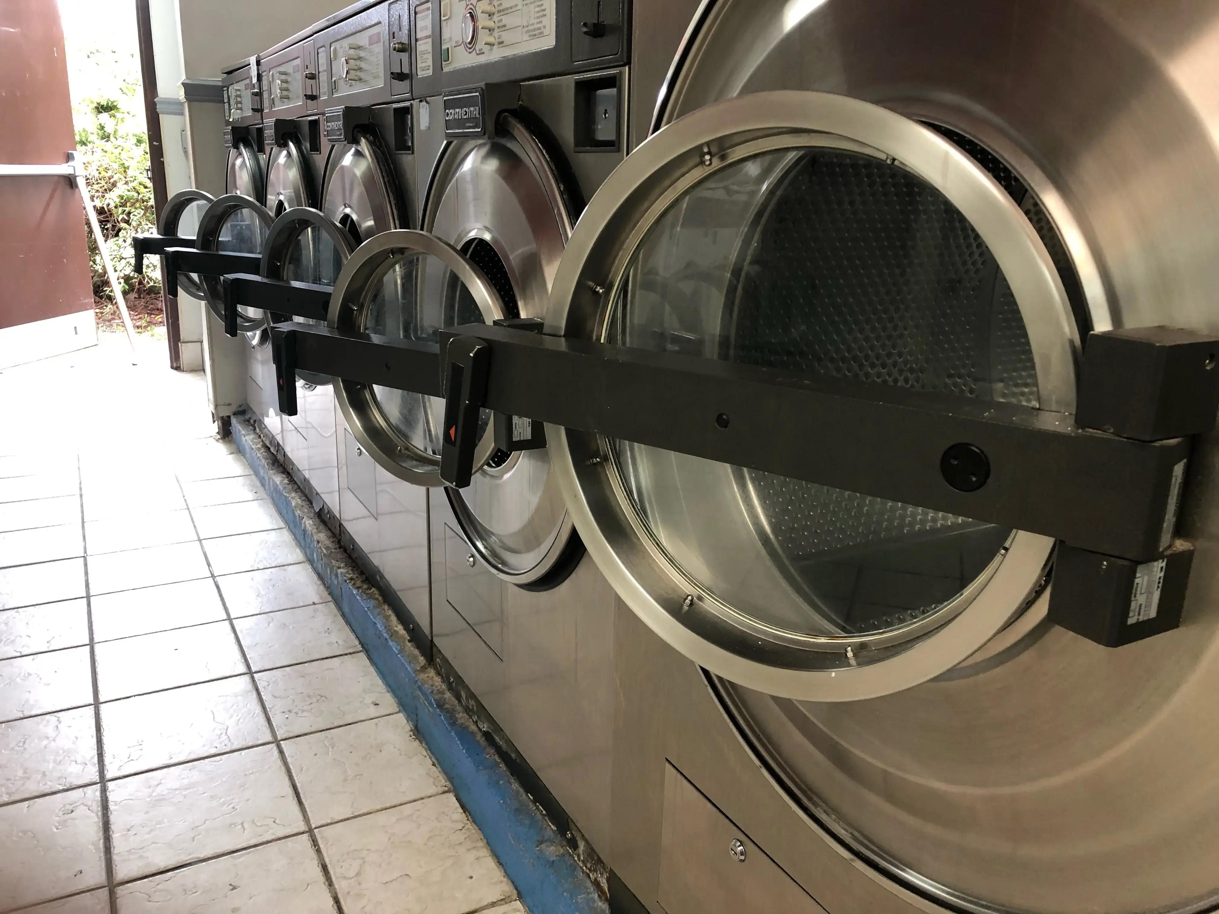 SuperWash Laundromat & Dry Cleaning - Image 8