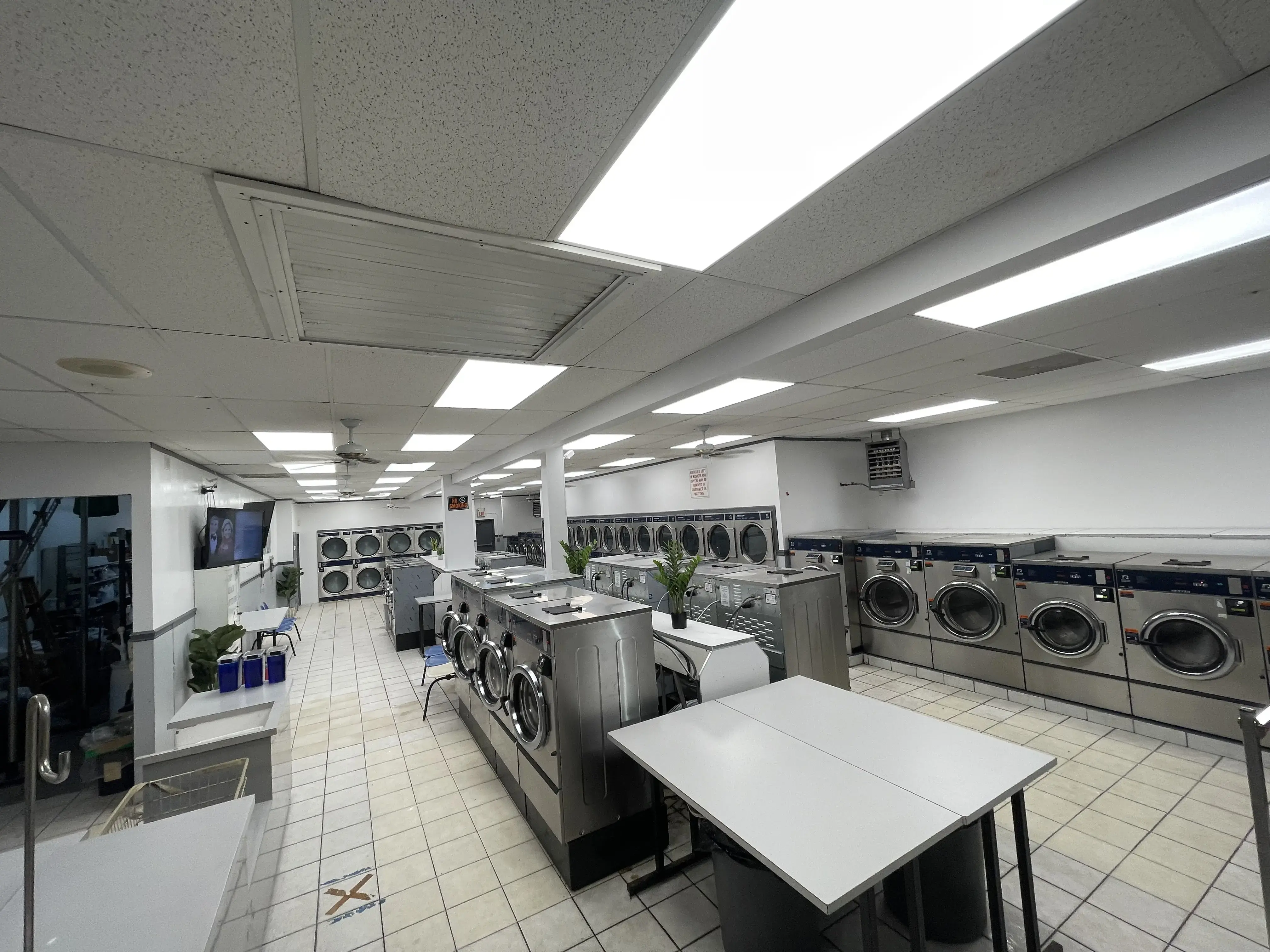 SuperWash Laundromat & Dry Cleaning location