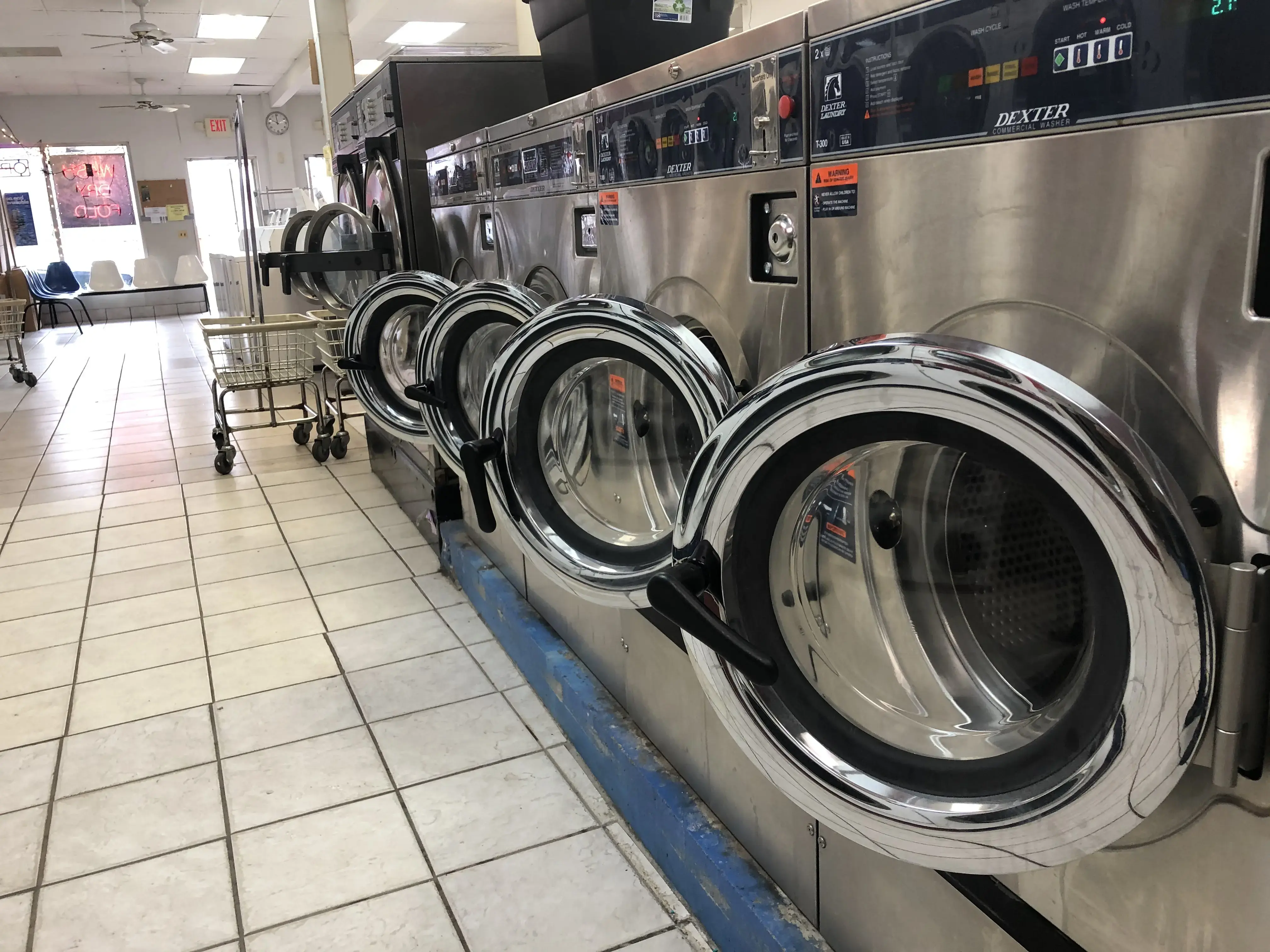 SuperWash Laundromat & Dry Cleaning thumbnail 5