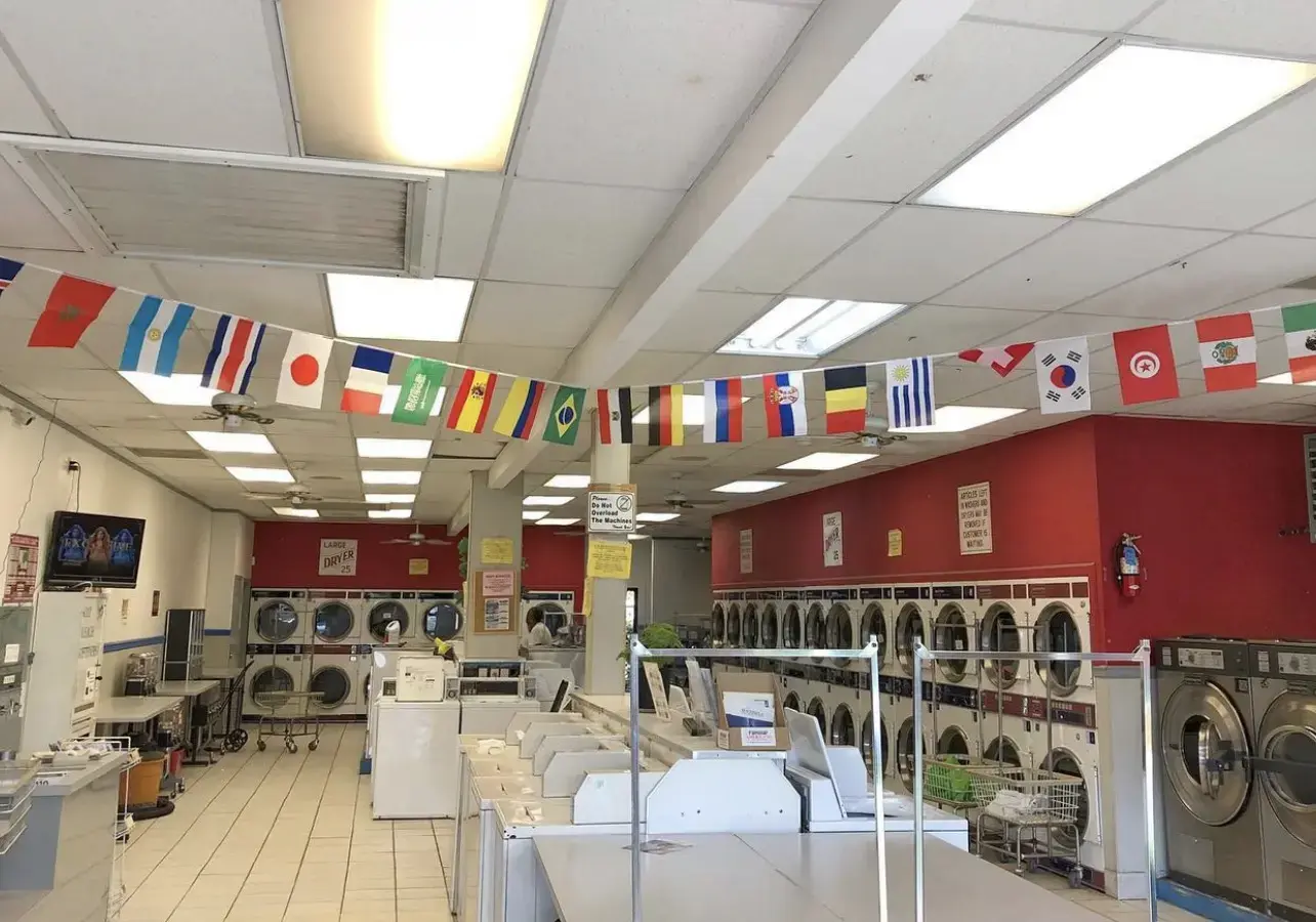 SuperWash Laundromat & Dry Cleaning - Image 16