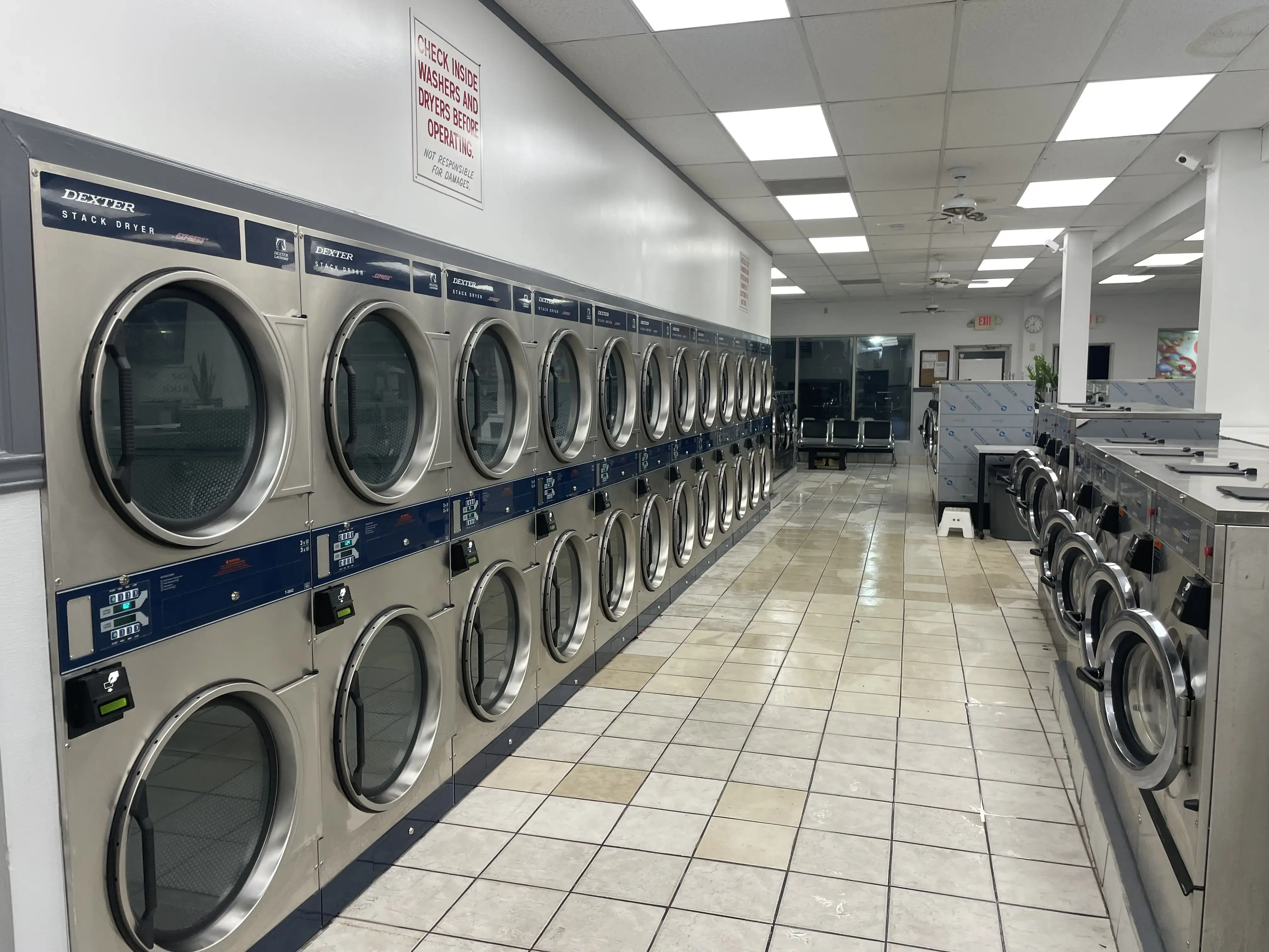 SuperWash Laundromat & Dry Cleaning thumbnail 3