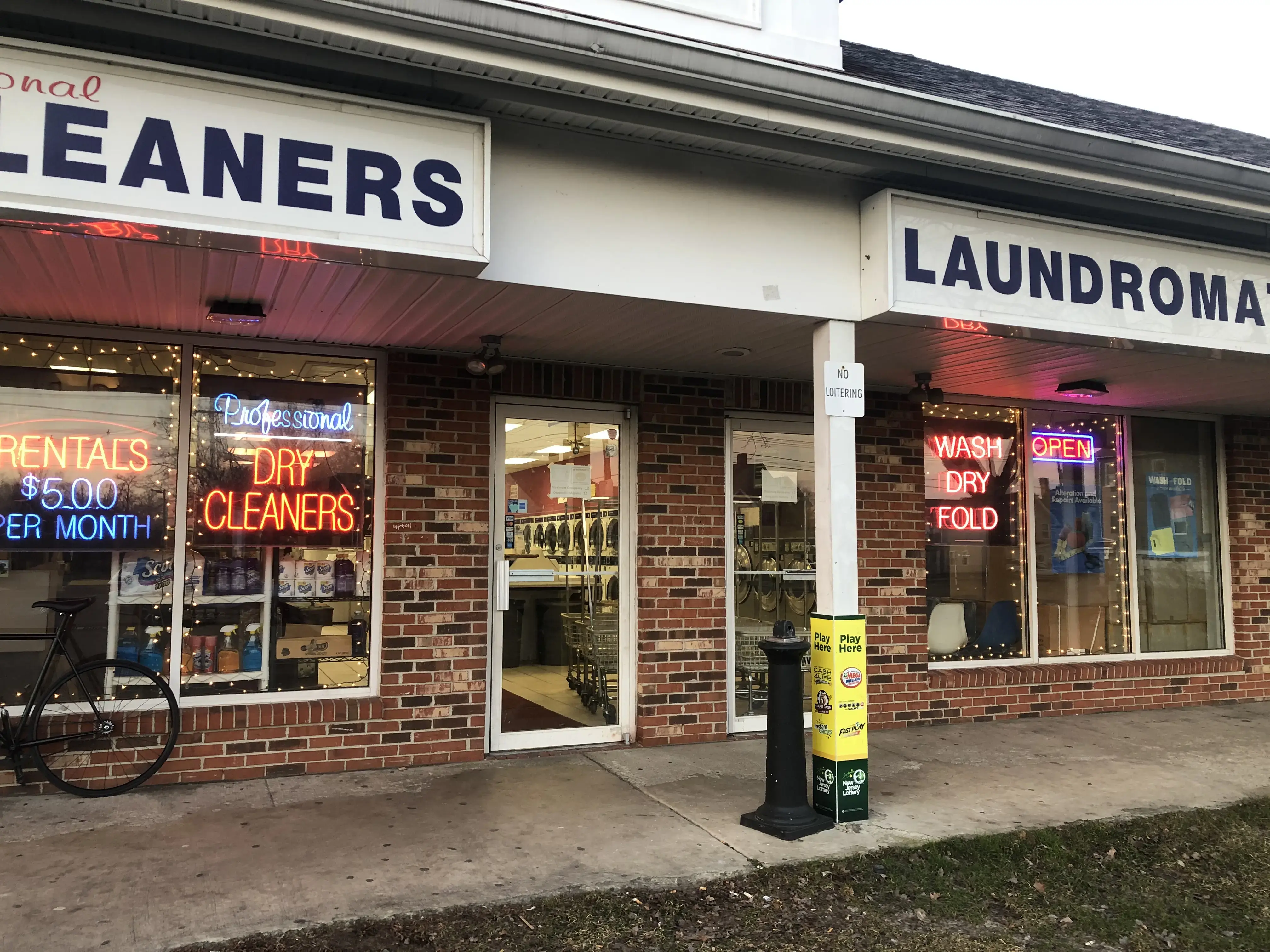 SuperWash Laundromat & Dry Cleaning thumbnail 17