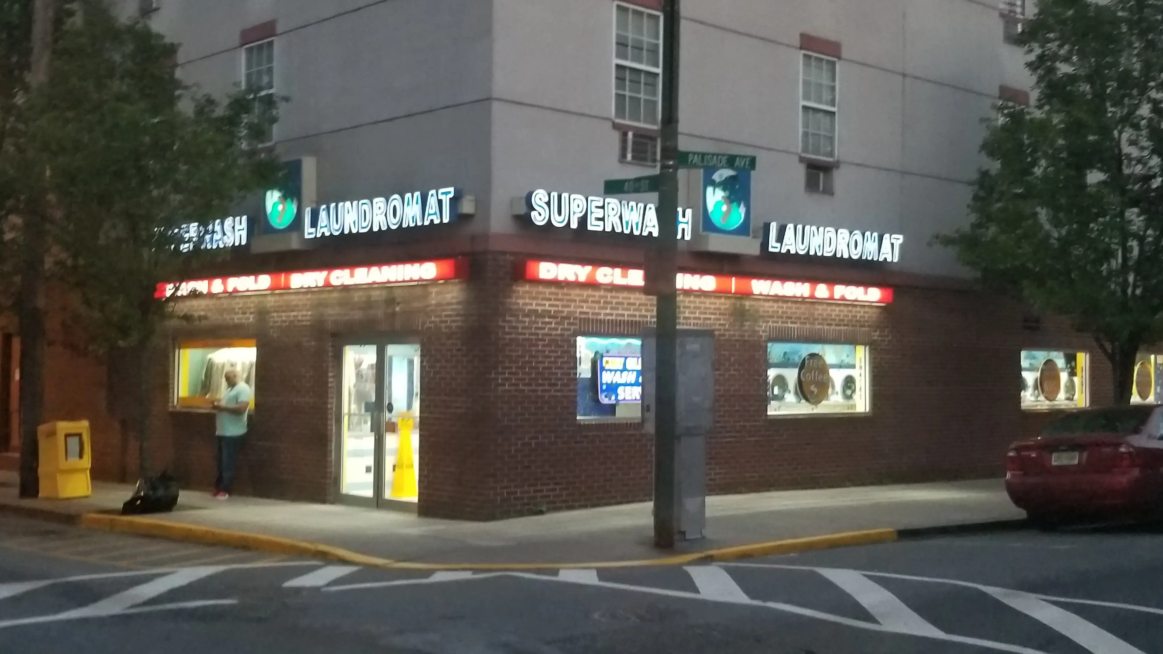 SuperWash Laundromat & Dry Cleaning thumbnail 3