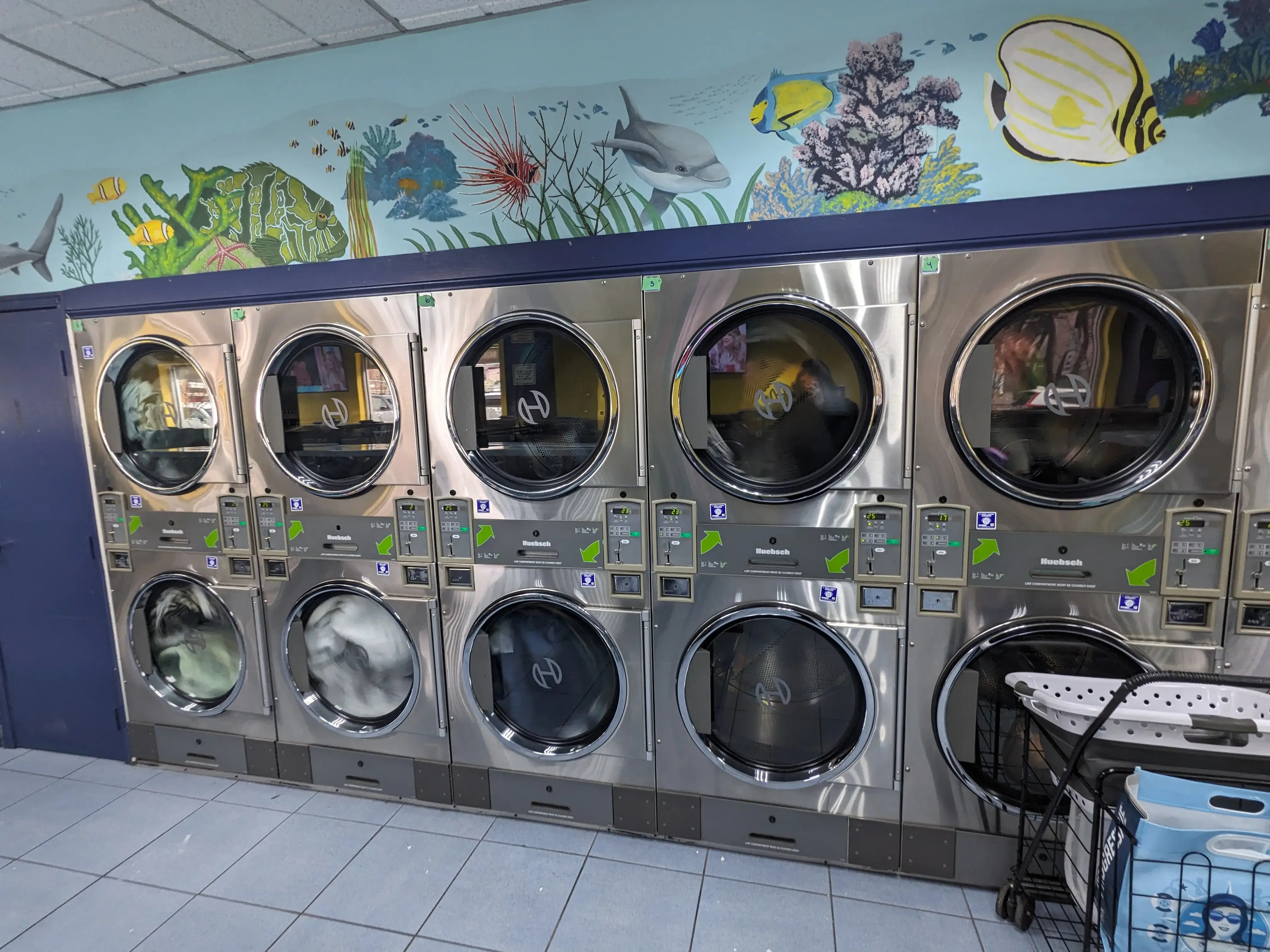 SuperWash Laundromat & Dry Cleaning thumbnail 7