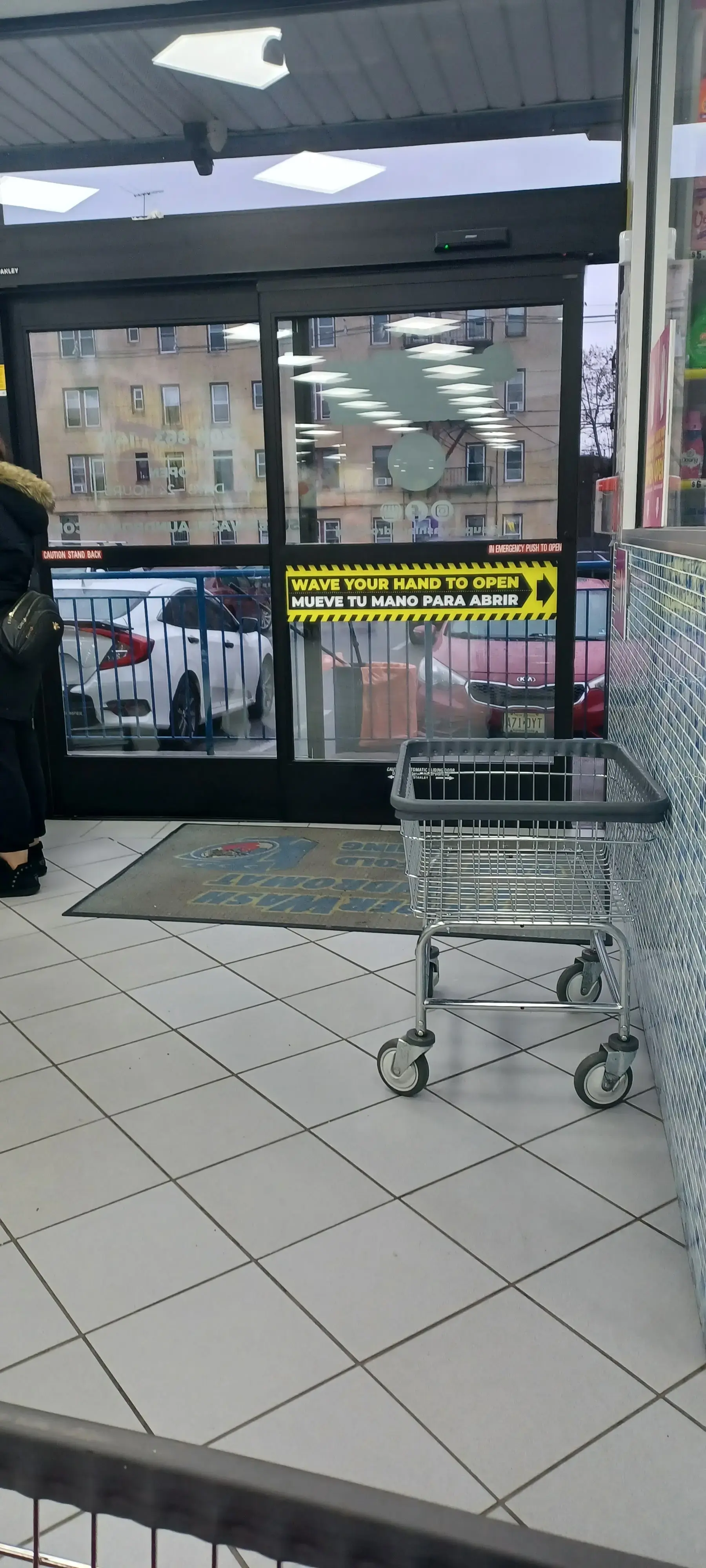 SuperWash Laundromat & Dry Cleaning - Image 20