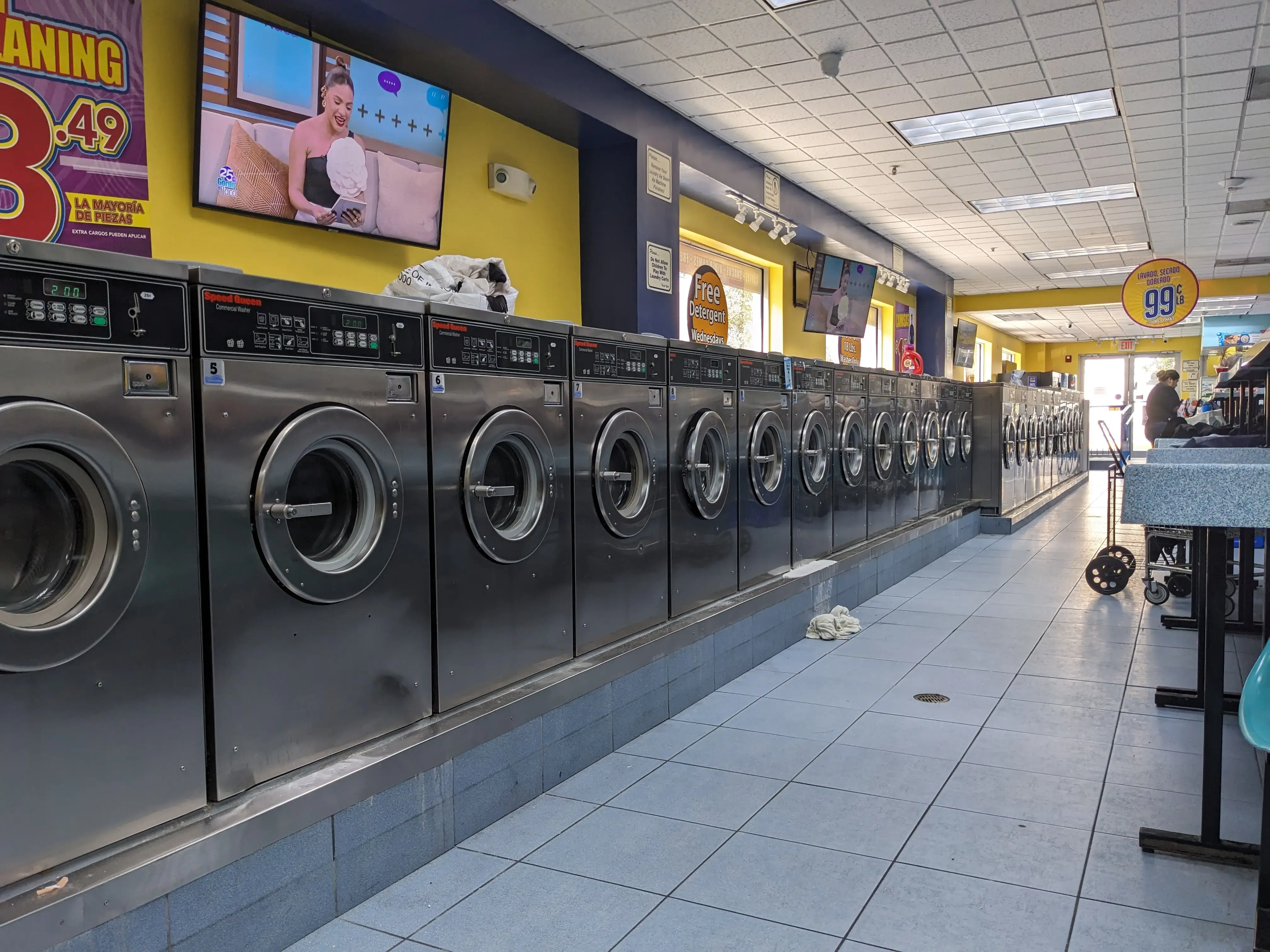 SuperWash Laundromat & Dry Cleaning - Image 10