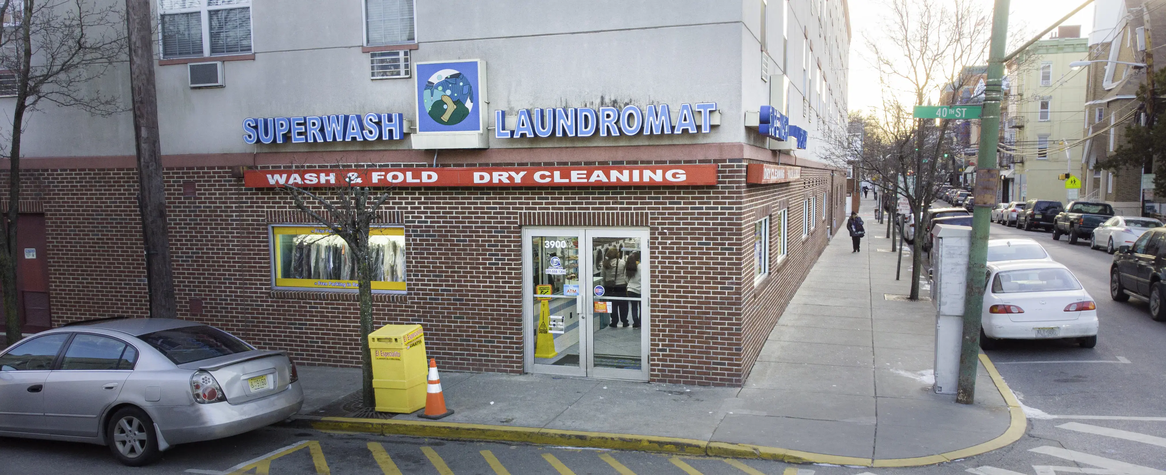 SuperWash Laundromat & Dry Cleaning thumbnail 9