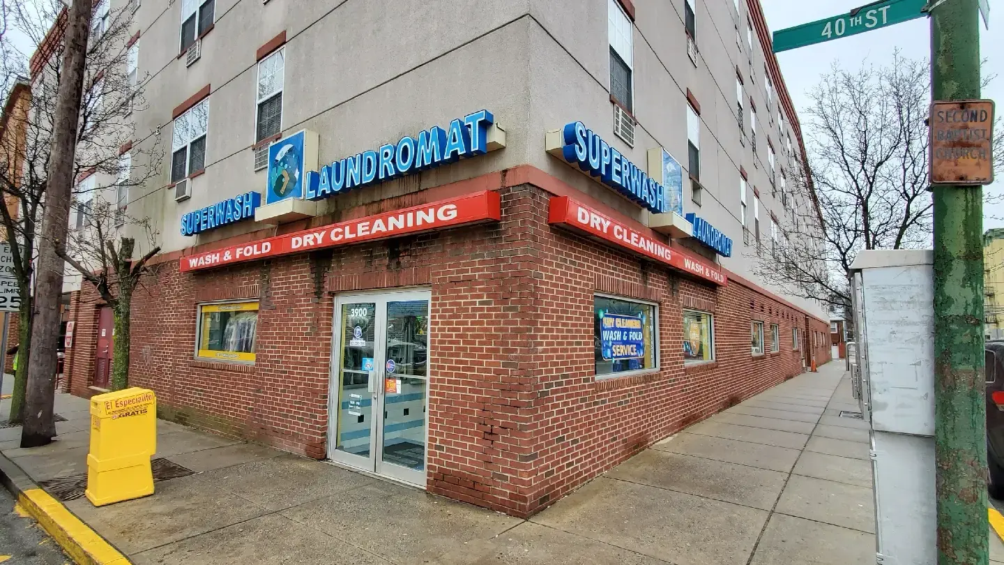 SuperWash Laundromat & Dry Cleaning thumbnail 1