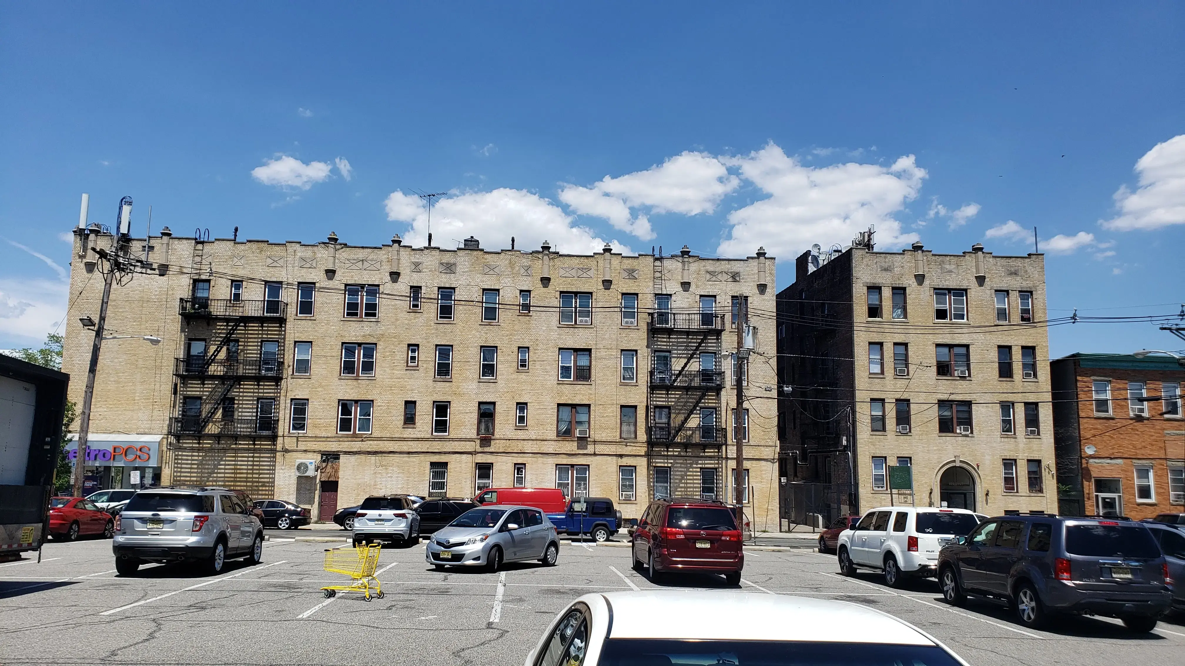 SuperWash Laundromat & Dry Cleaning - Image 12