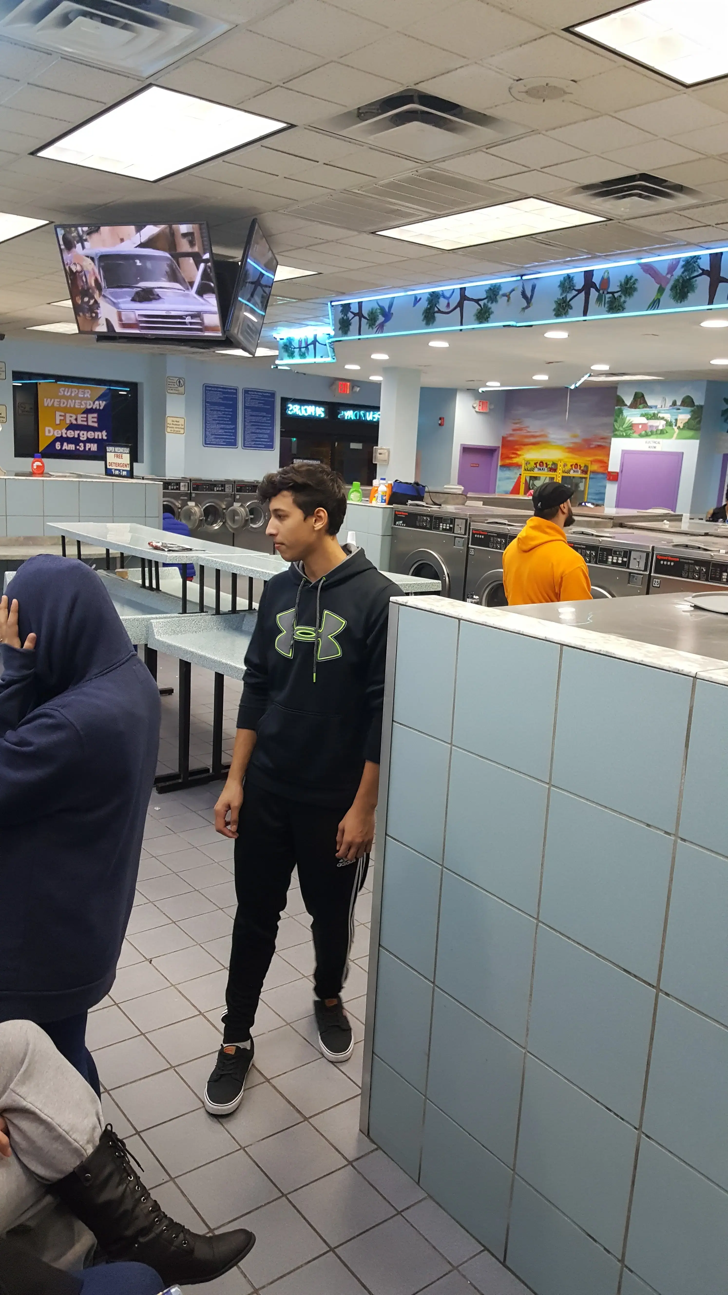 SuperWash Laundromat & Dry Cleaning - Image 7