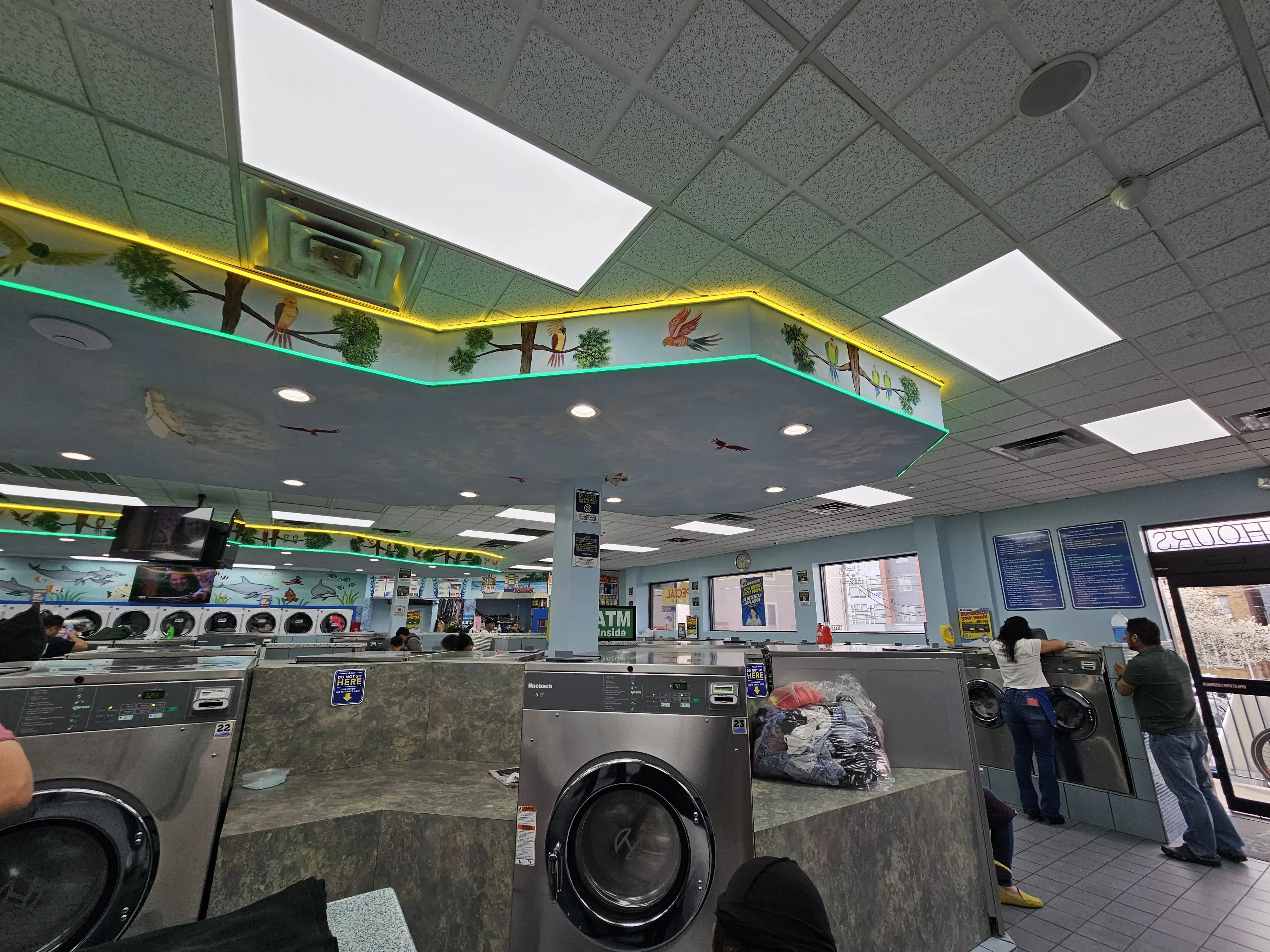 SuperWash Laundromat & Dry Cleaning thumbnail 2