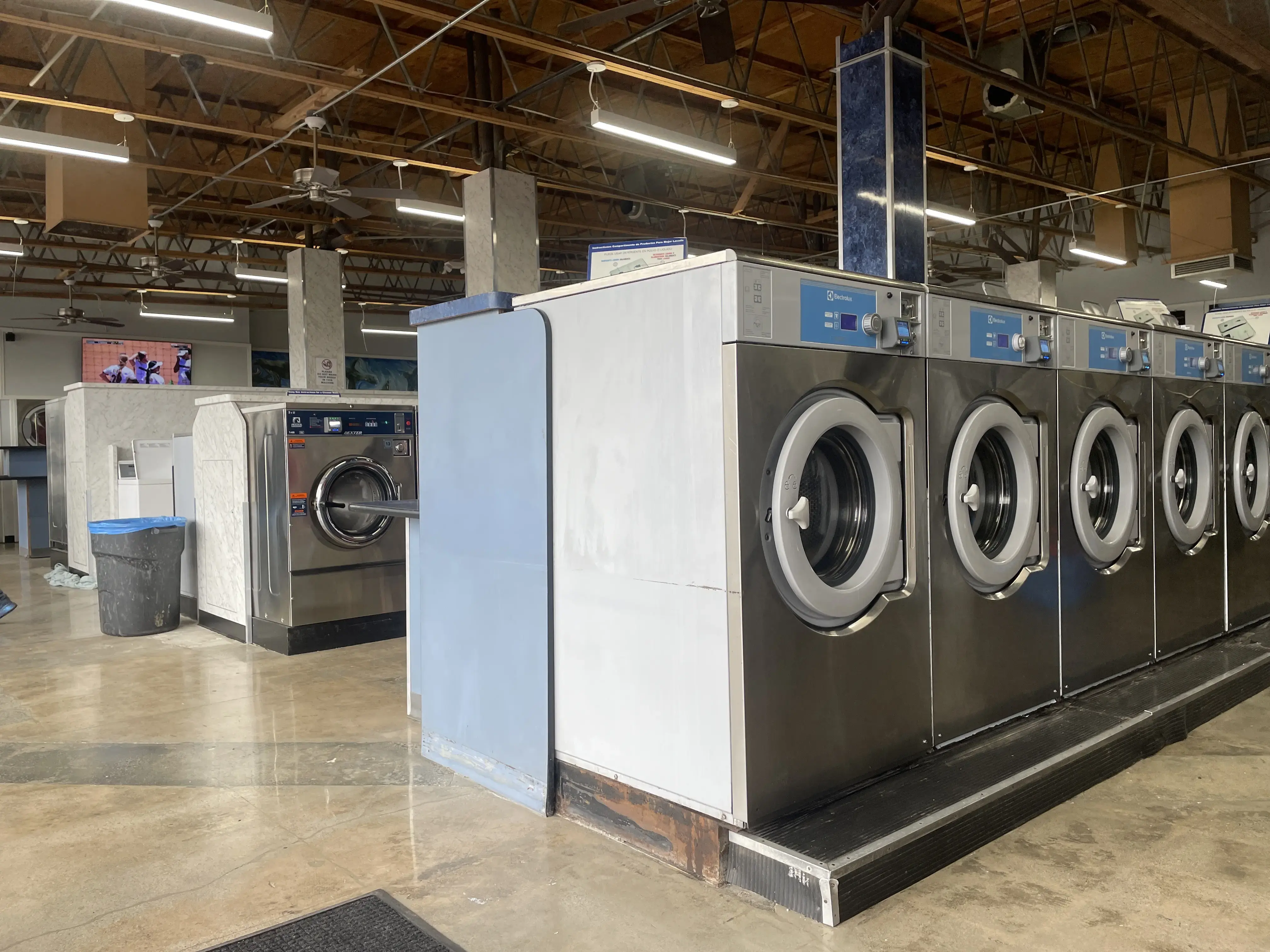 Supreme Clean Laundry Culver City thumbnail 3