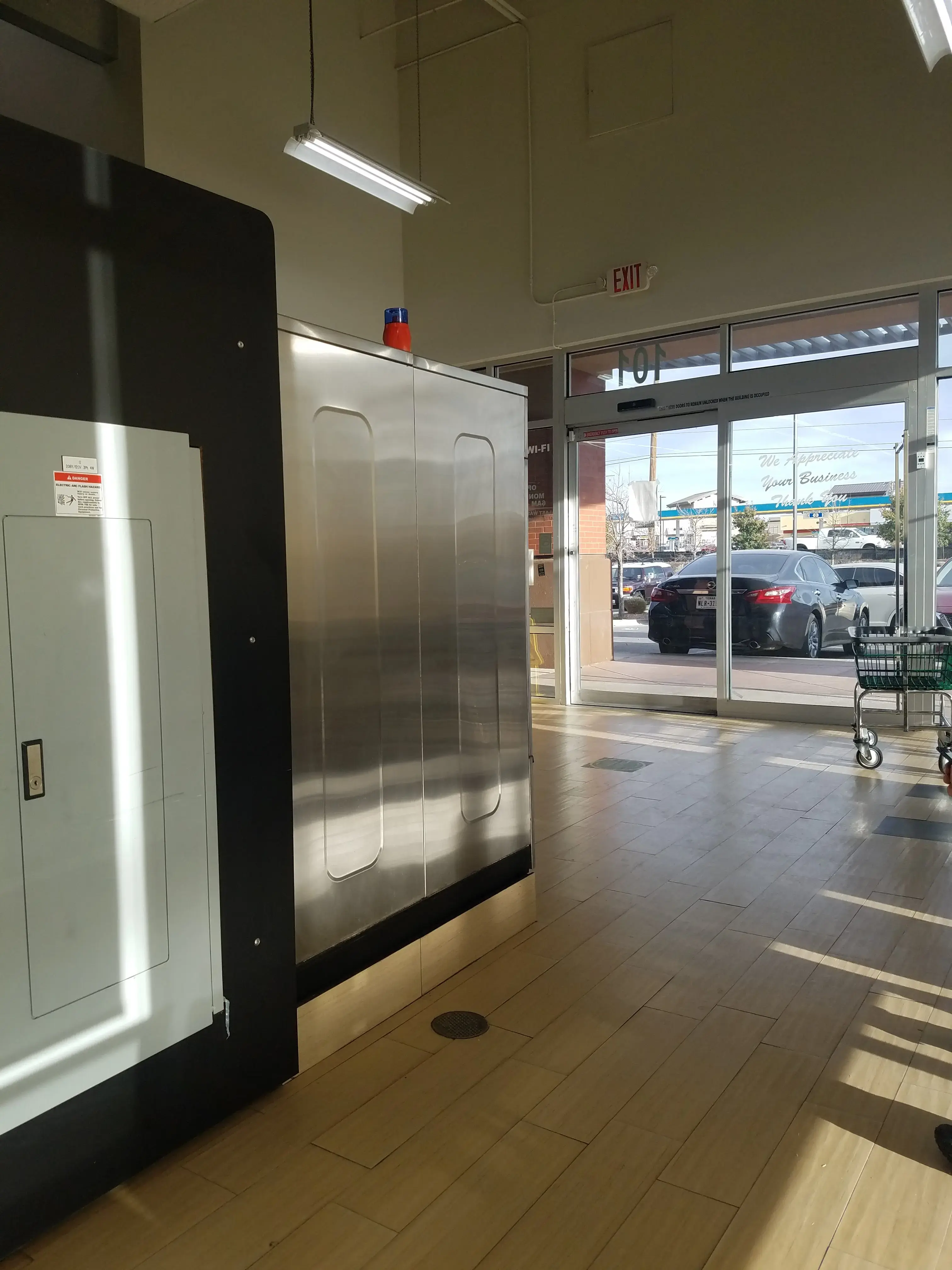 Supreme Laundromat & Cleaners - Image 4