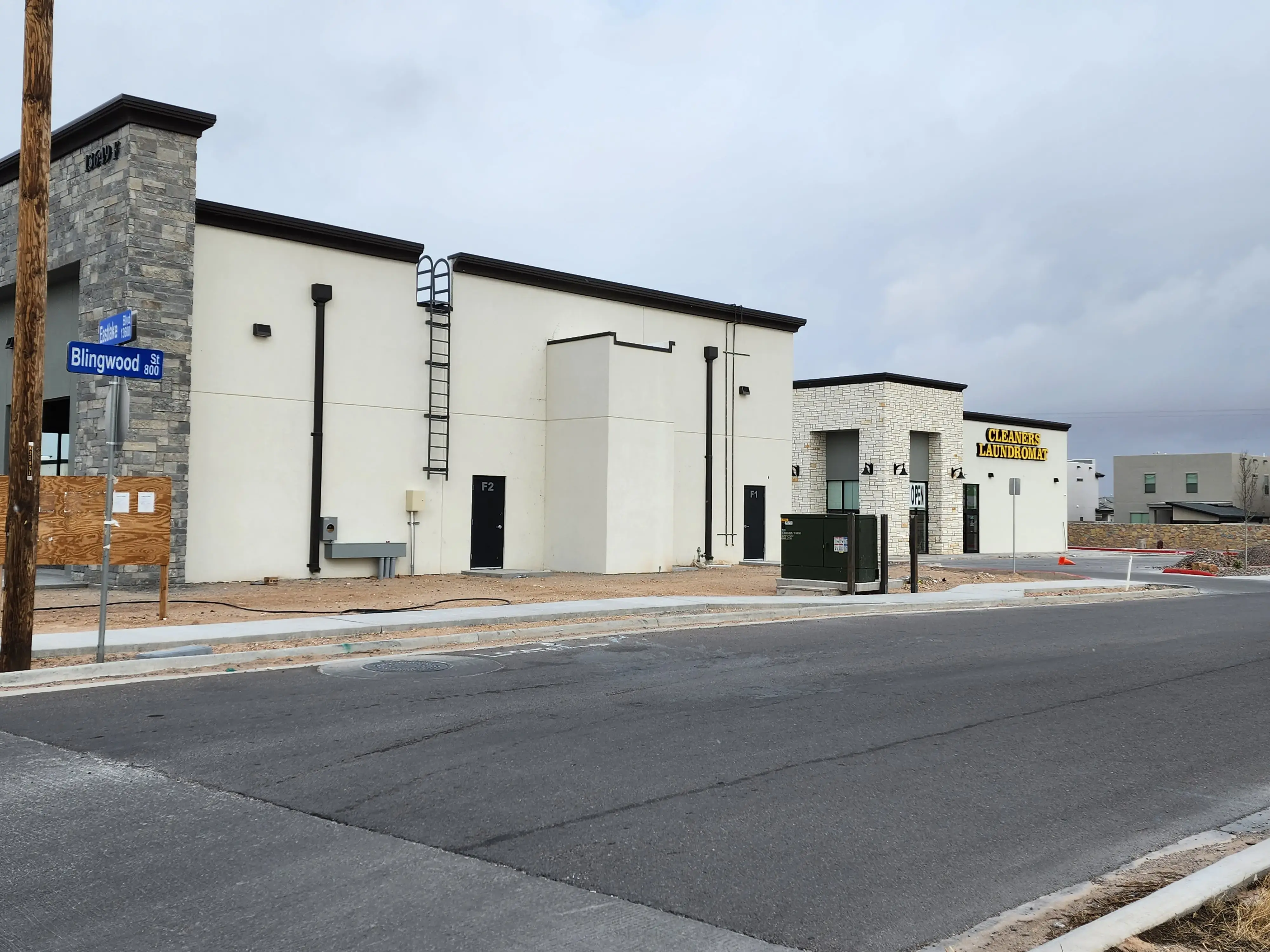 Supreme Laundromat & Cleaners thumbnail 10