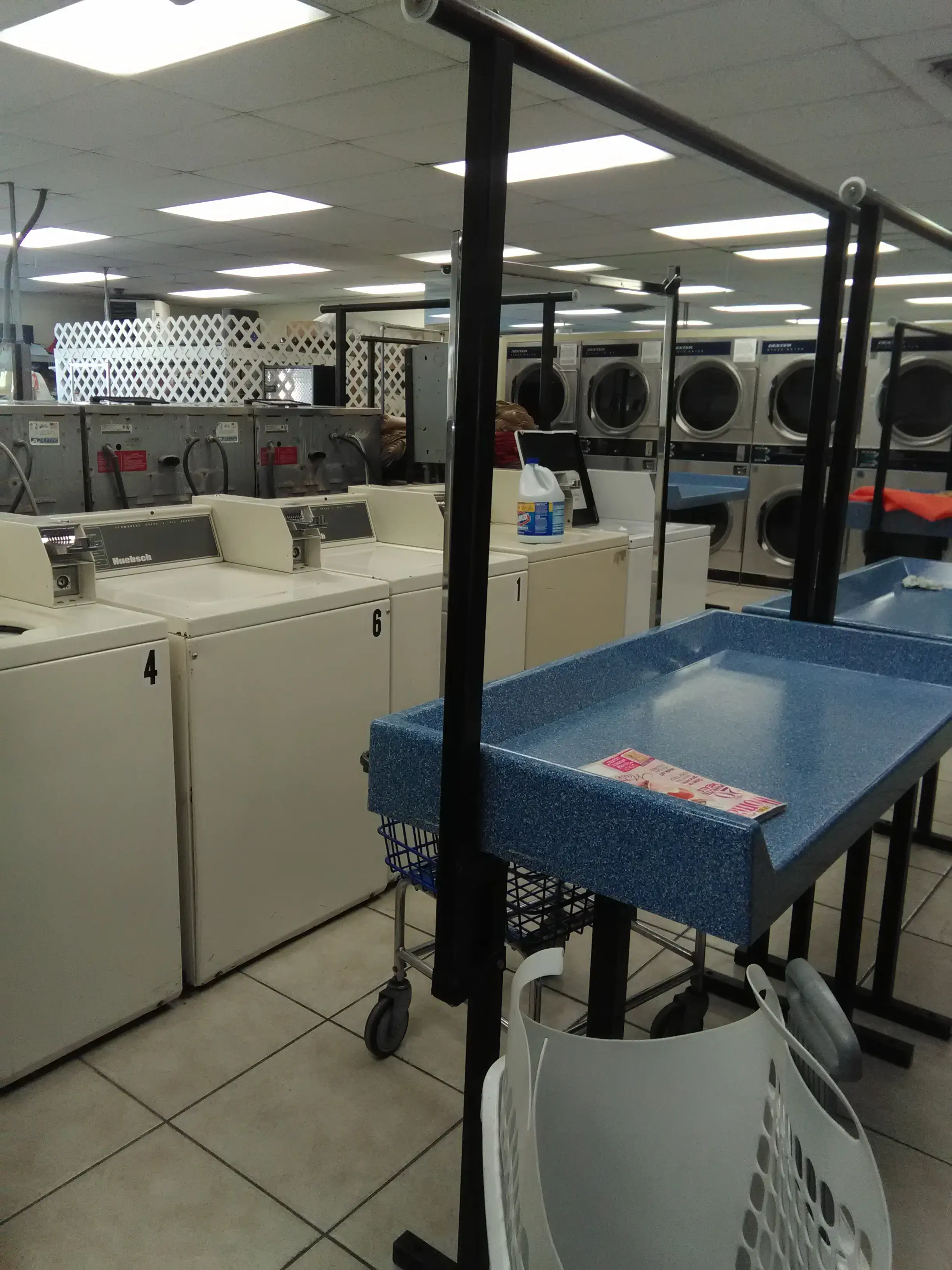 Supreme Laundromat & Cleaners - Image 3