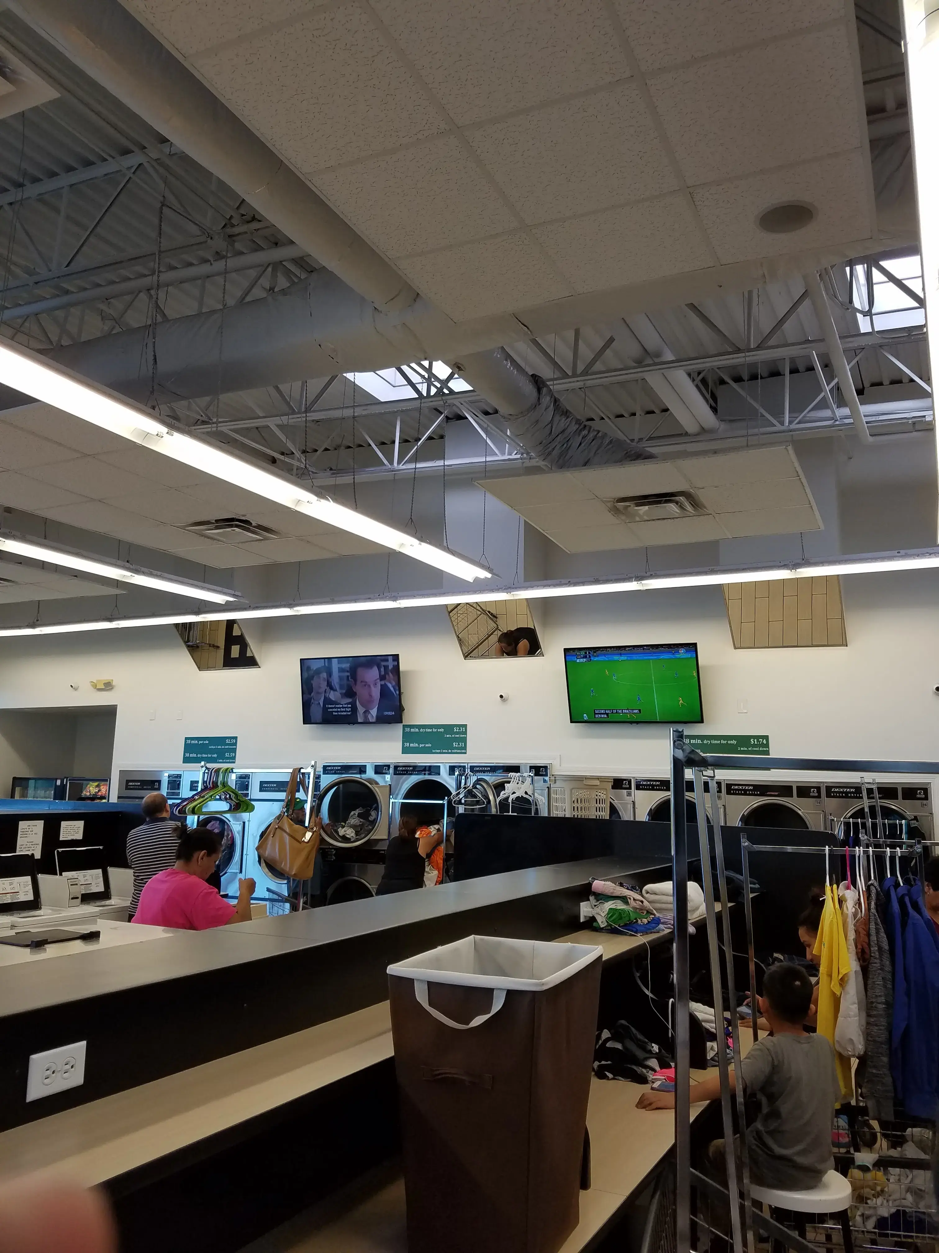 Supreme Laundromat & Cleaners - Image 4