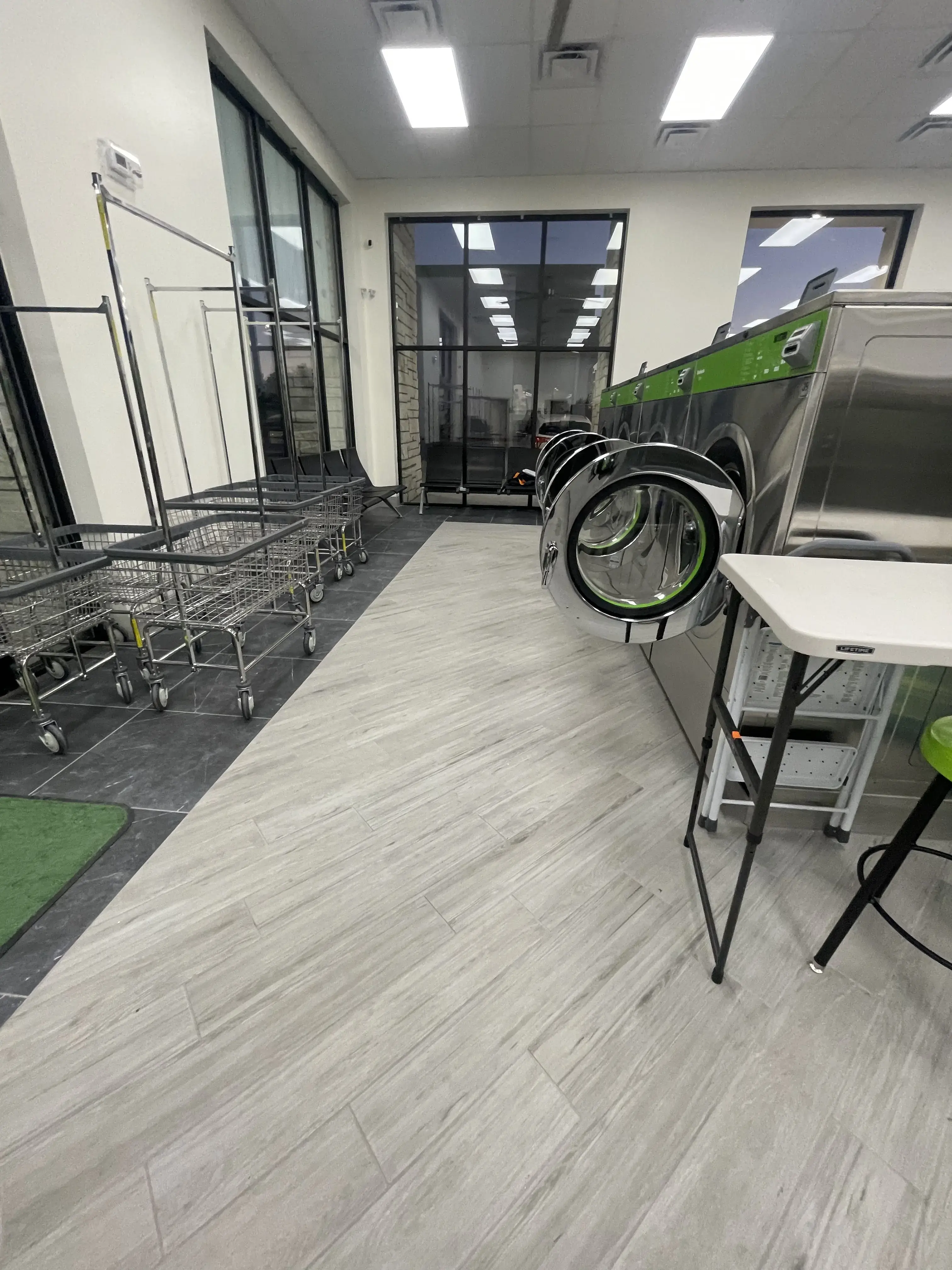 Supreme Laundromat & Cleaners thumbnail 4