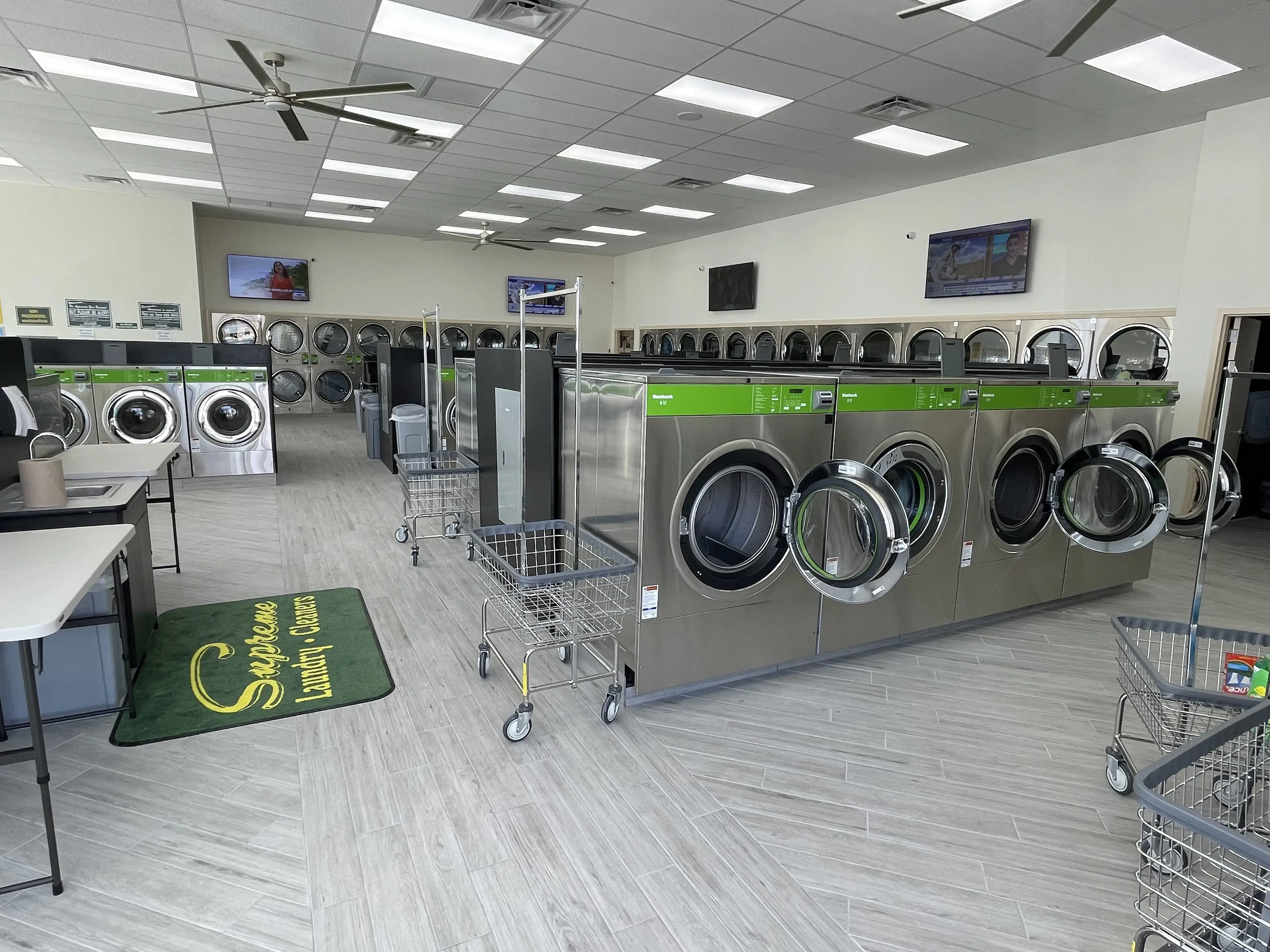 Supreme Laundromat & Cleaners location