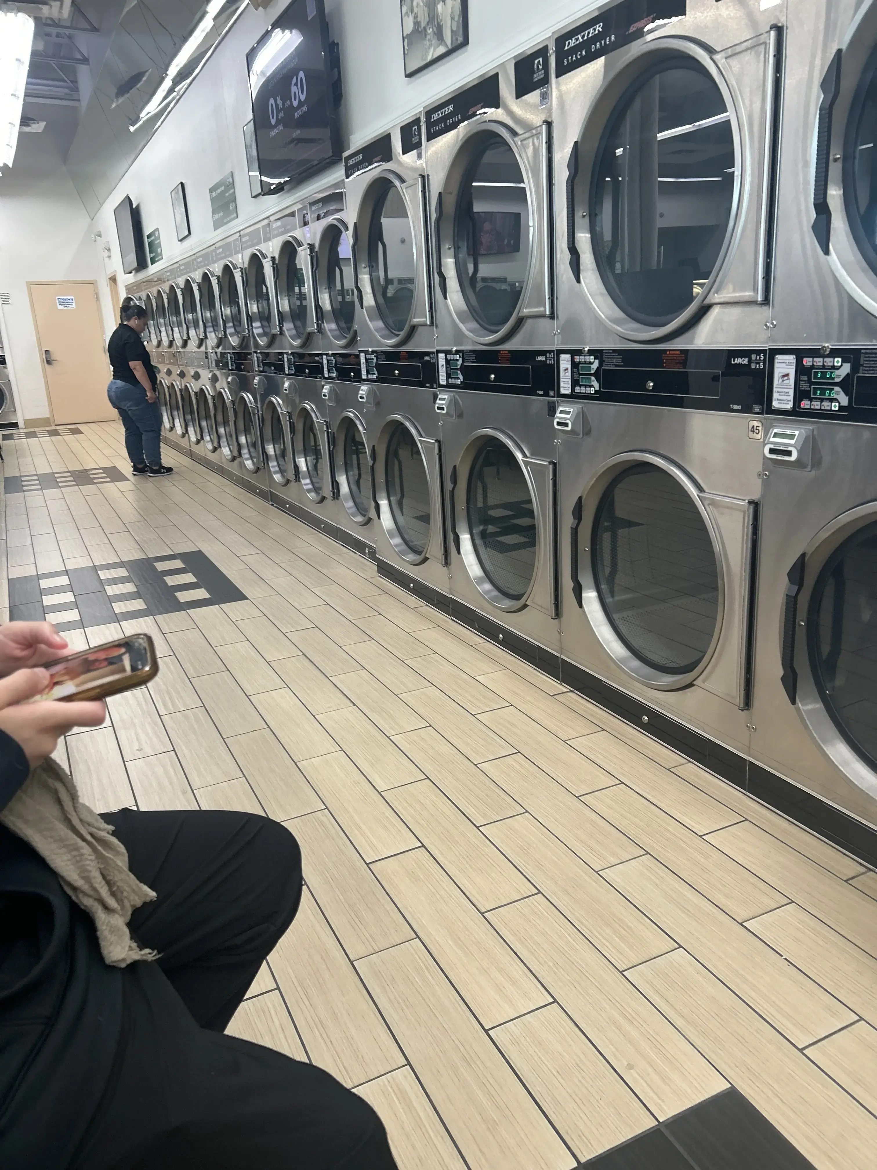 Supreme Laundromat & Cleaners - Image 5