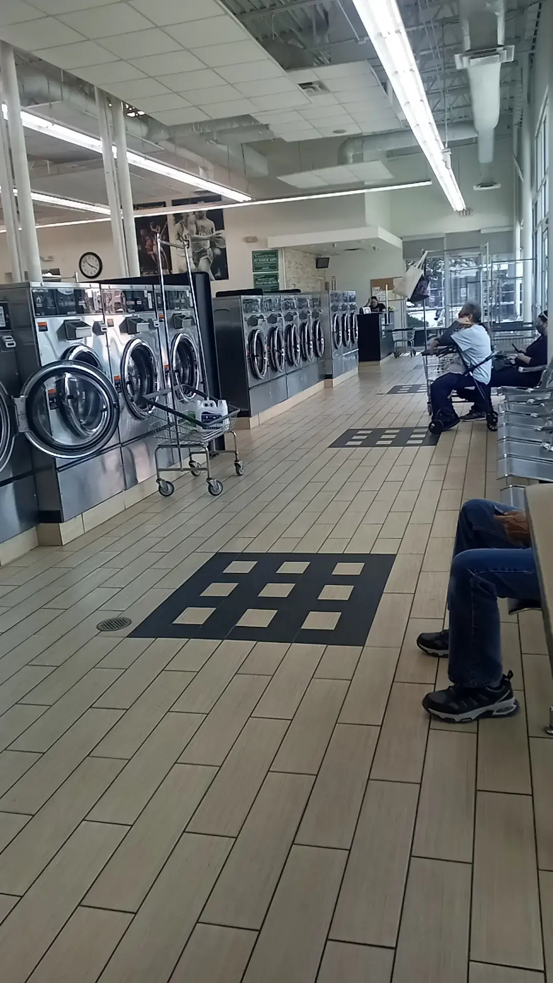 Supreme Laundromat & Cleaners thumbnail 15