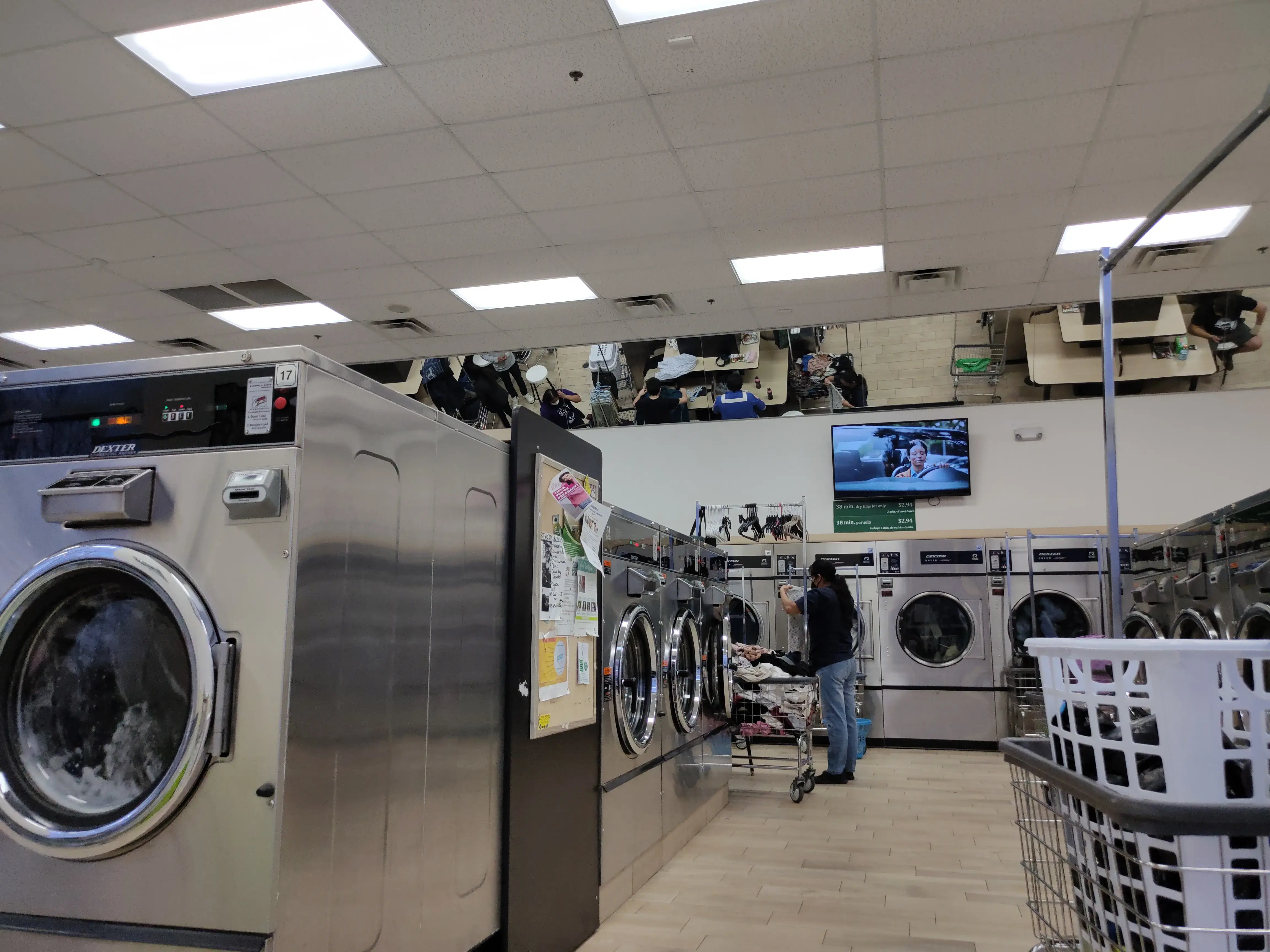 Supreme Laundromat & Cleaners location
