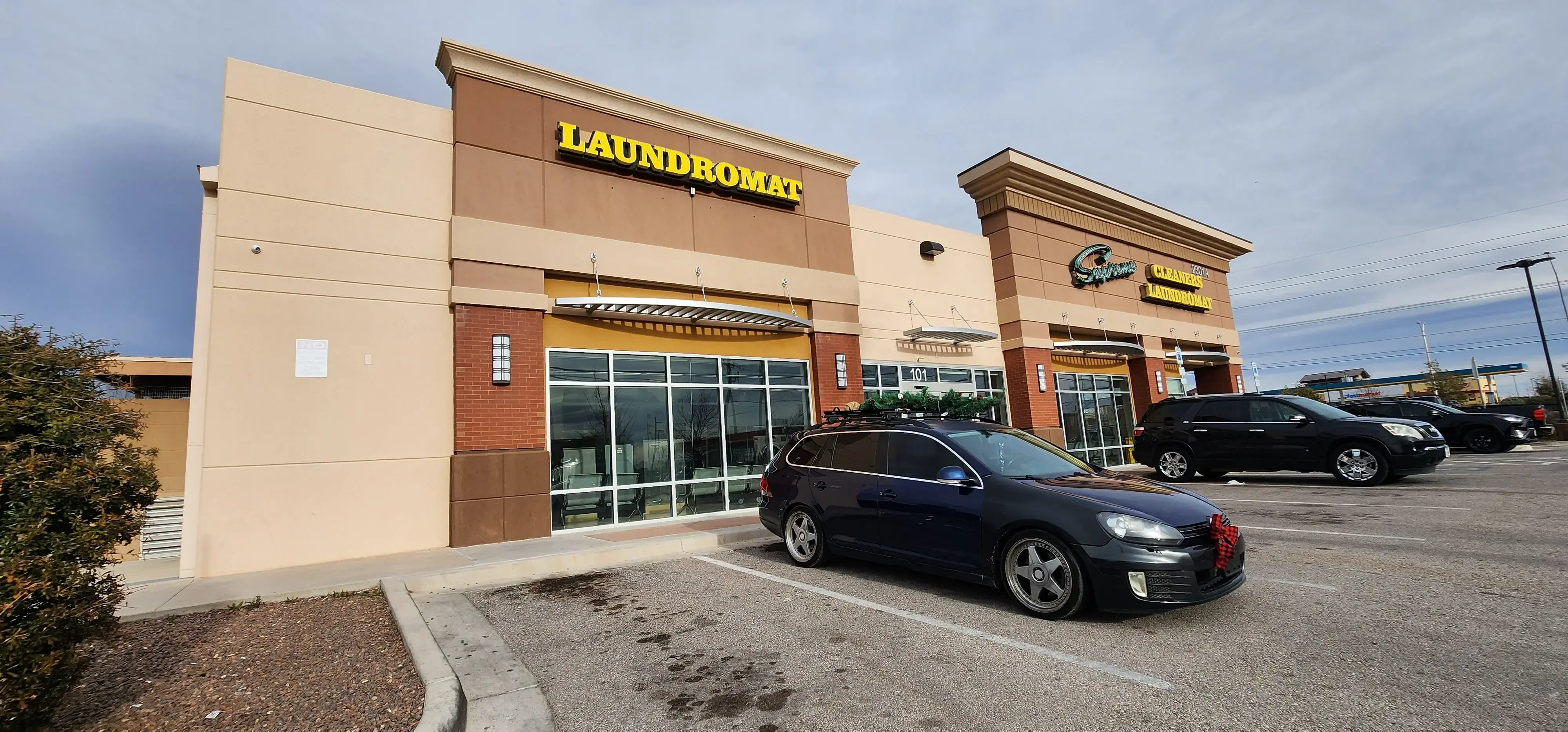Supreme Laundromat & Cleaners - Image 2