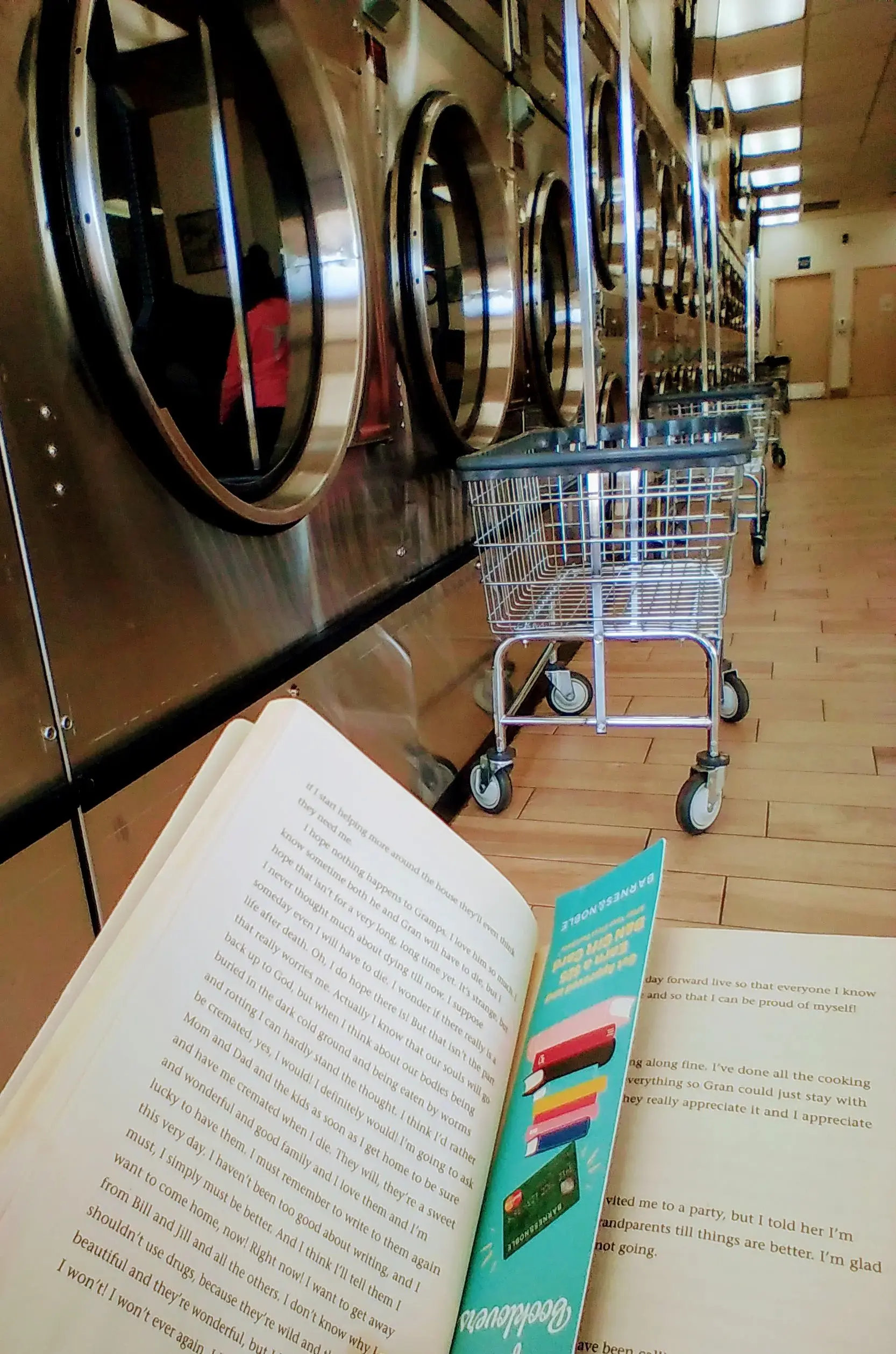 Supreme Laundromat - Image 7