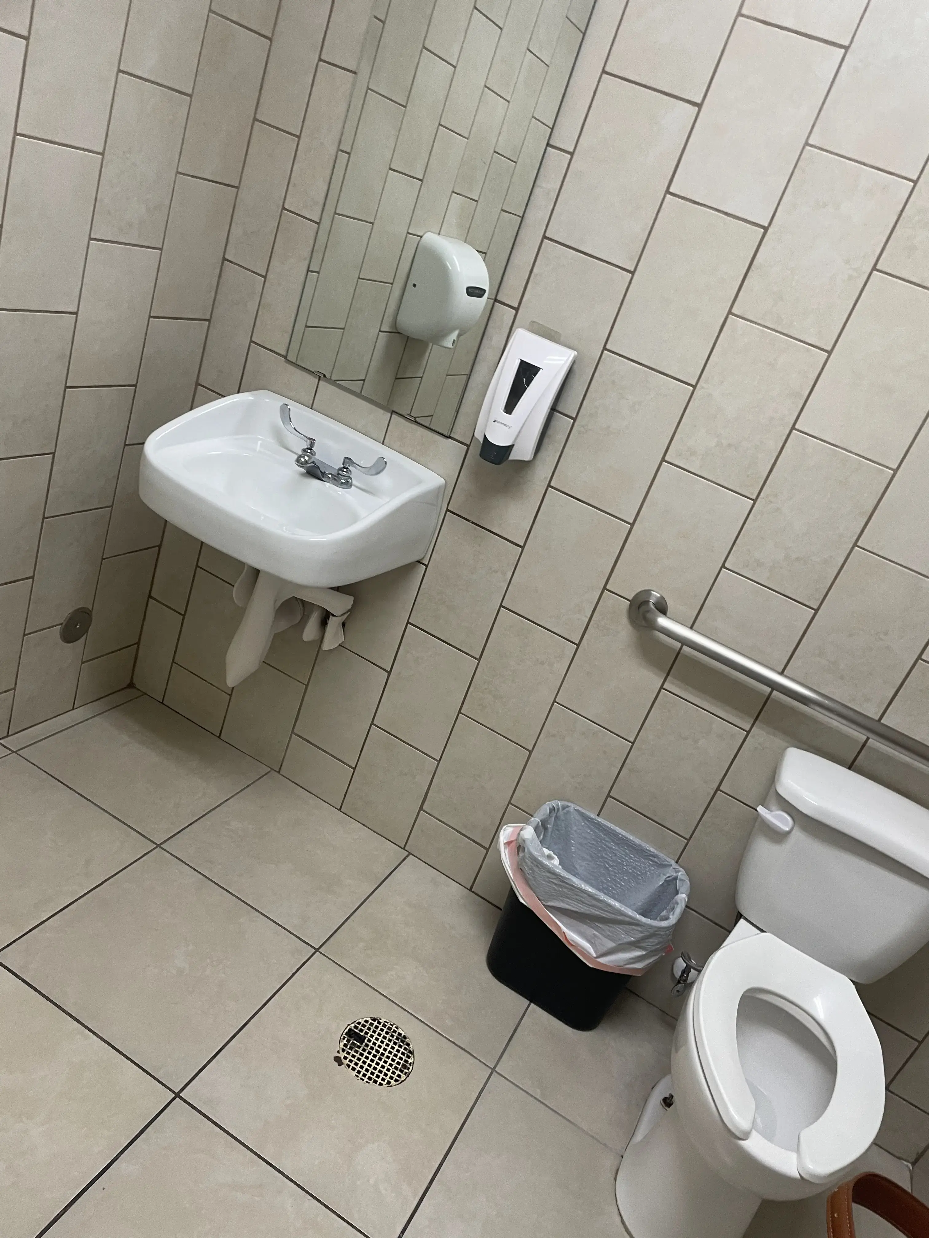 Supreme Laundromat - Image 6