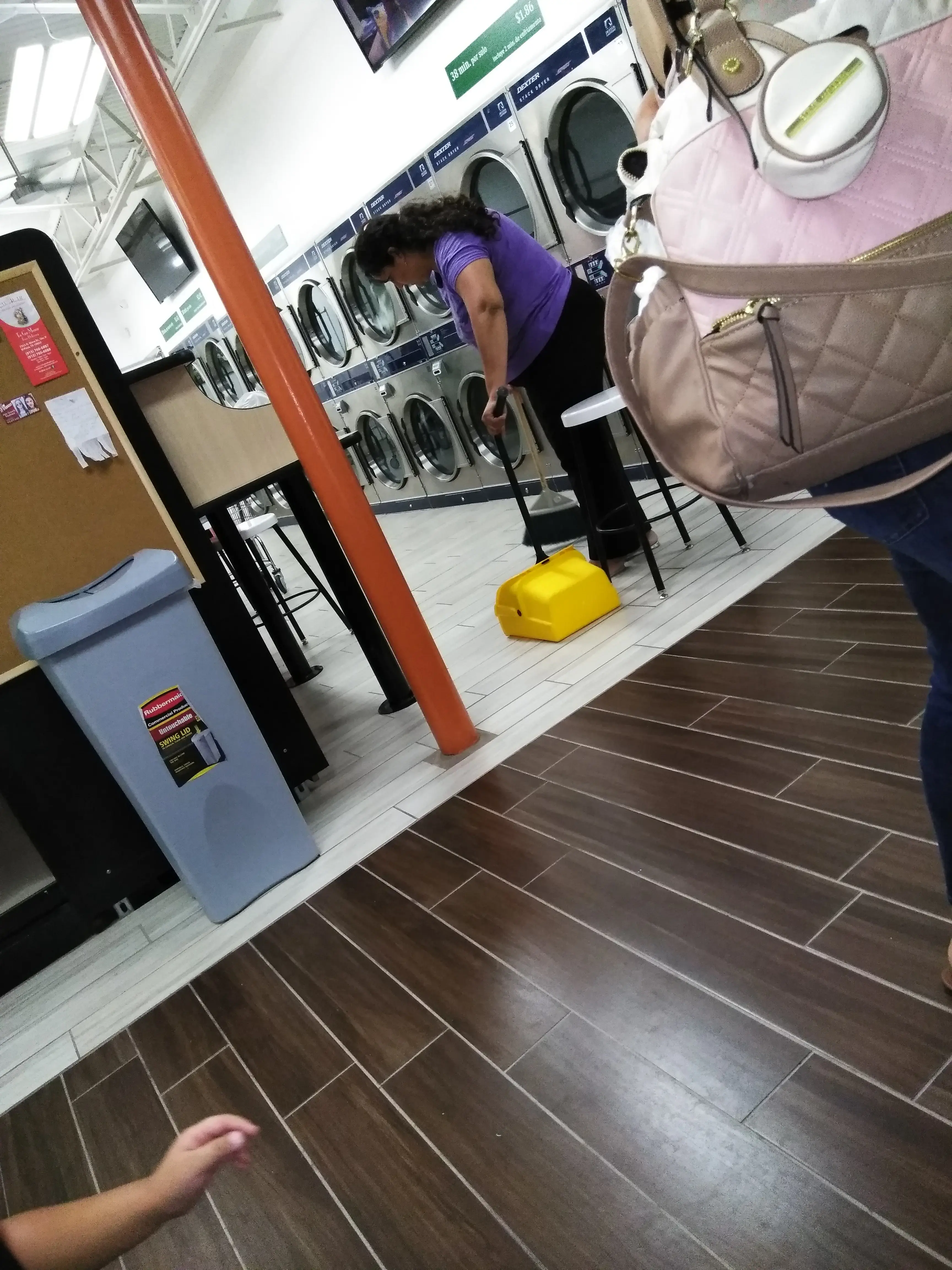 Supreme Laundromat - Image 8