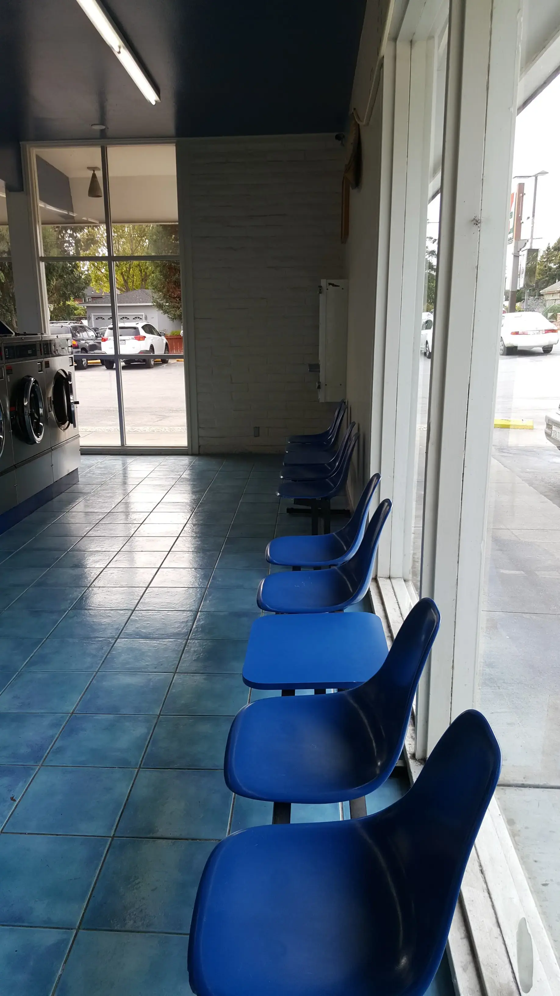 Surf City Suds Laundromat thumbnail 3