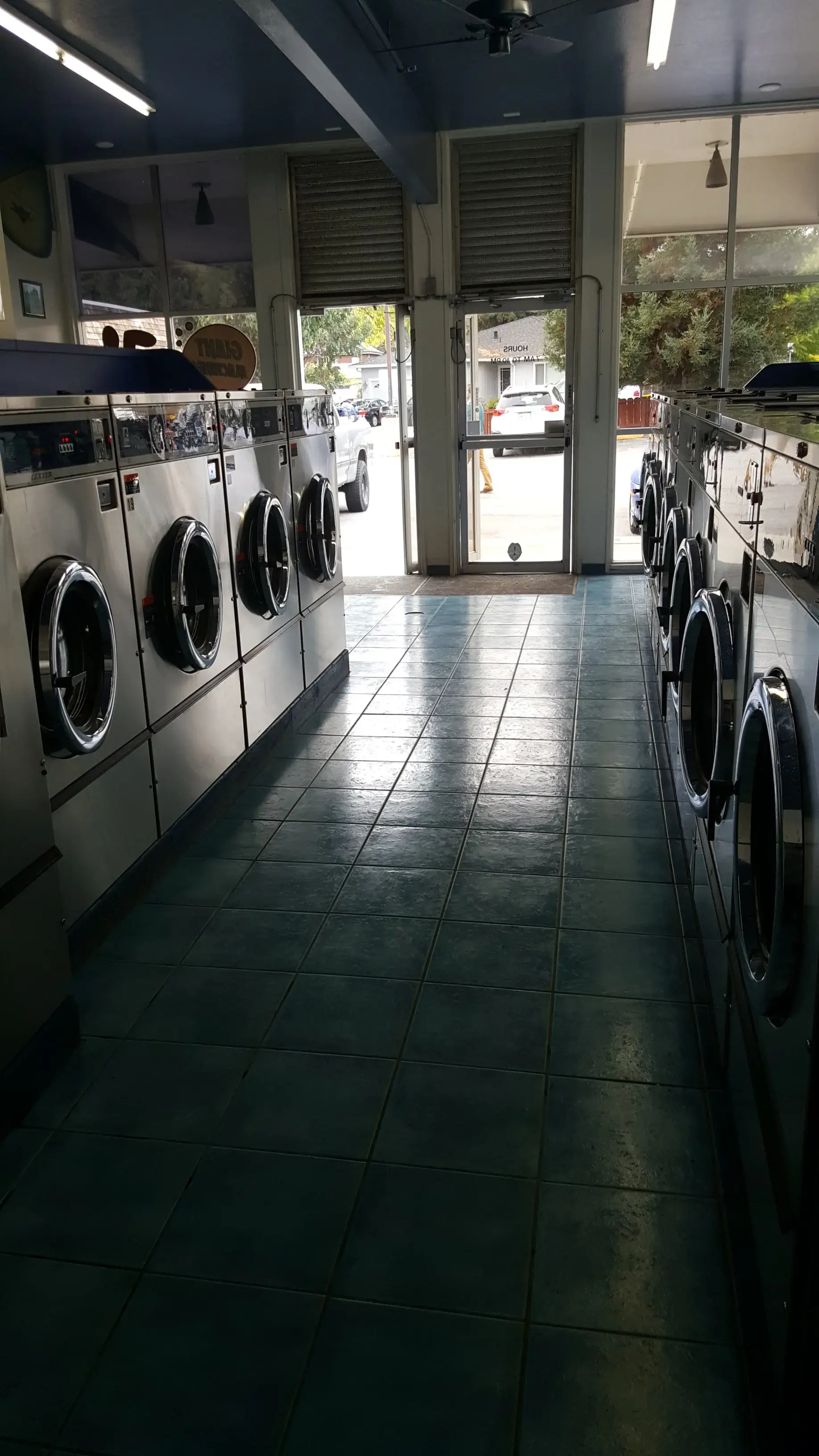 Surf City Suds Laundromat thumbnail 16