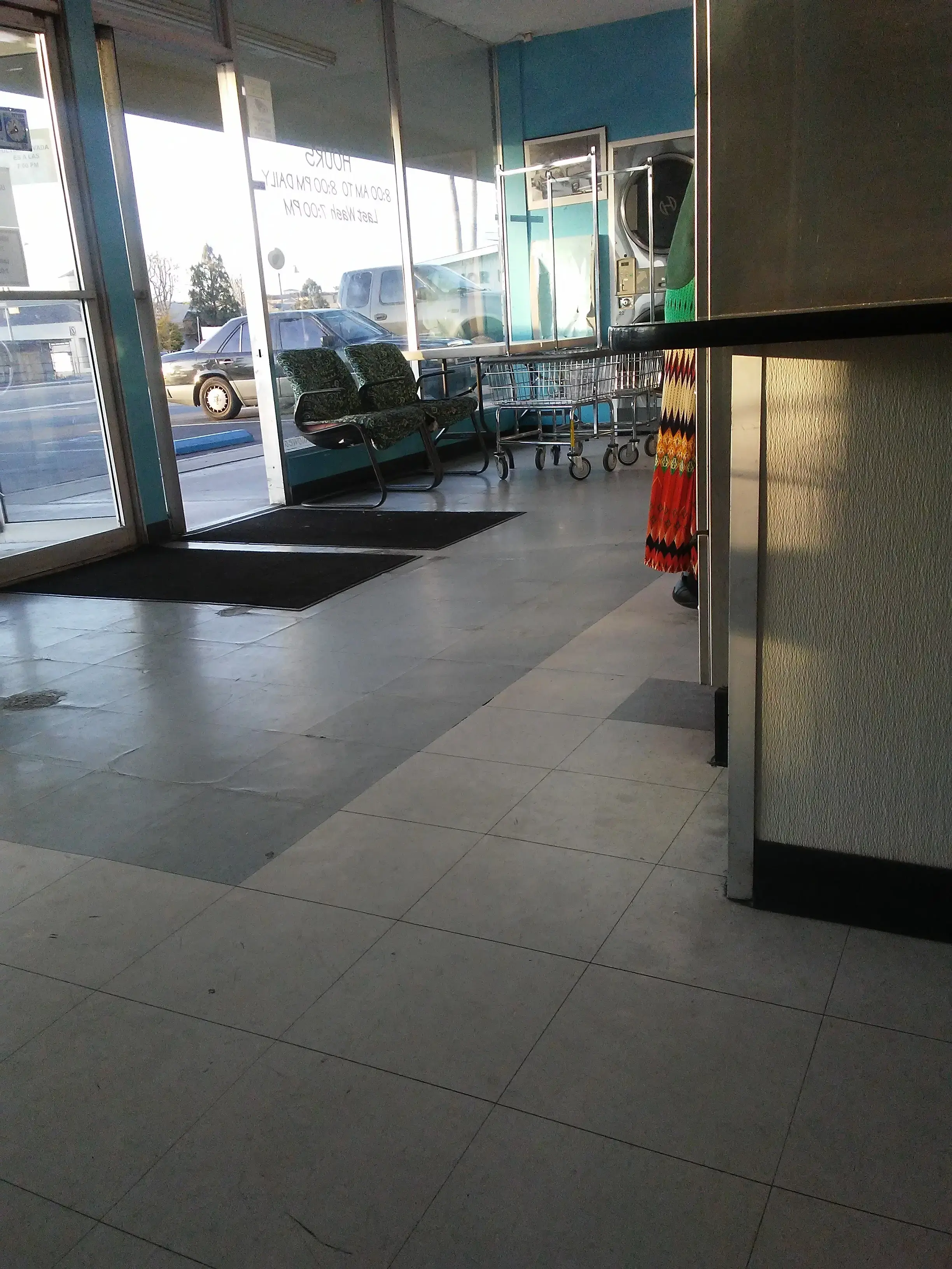 Surf Cycle Laundromat - Image 9