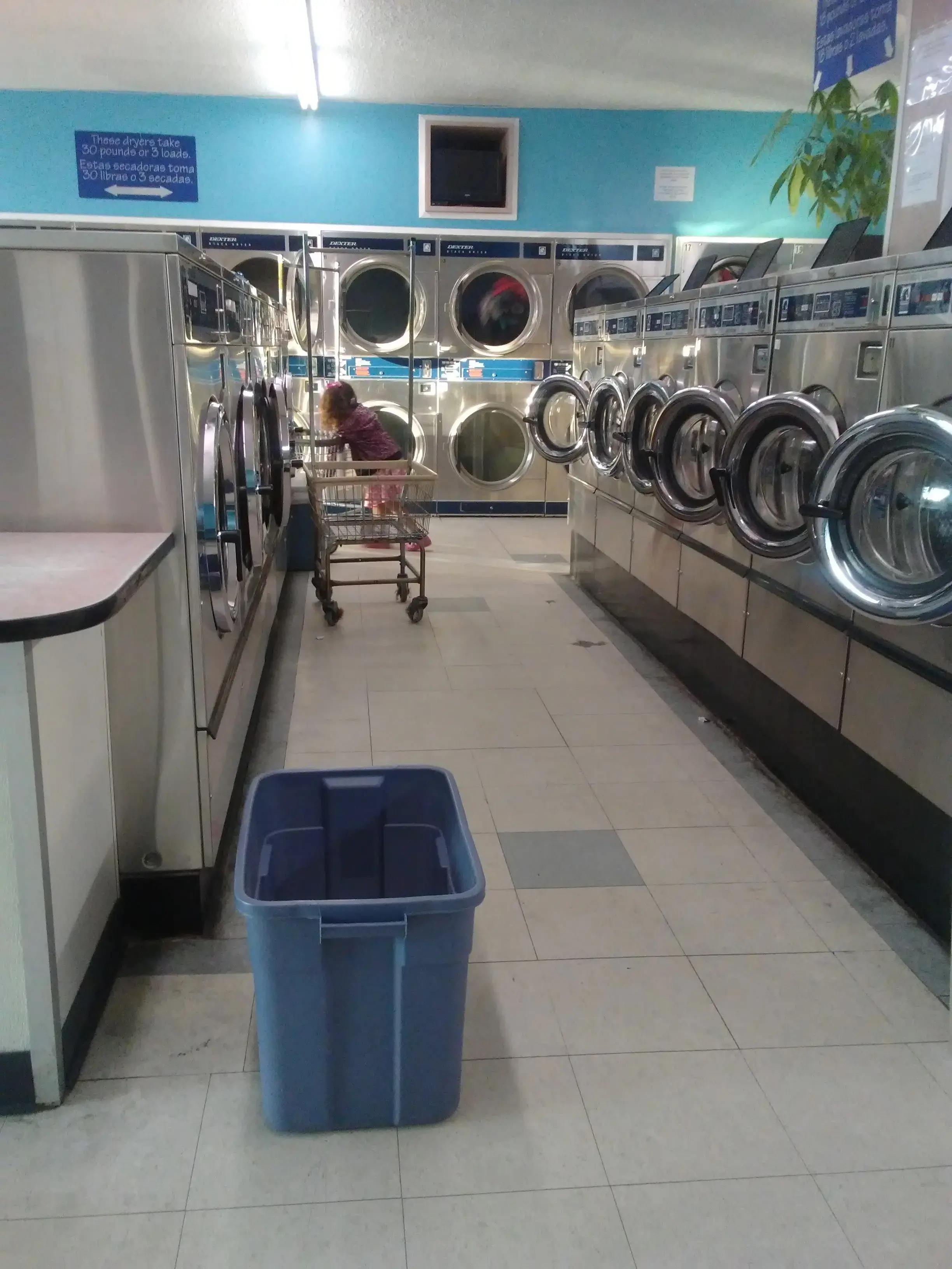 Surf Cycle Laundromat - Image 15
