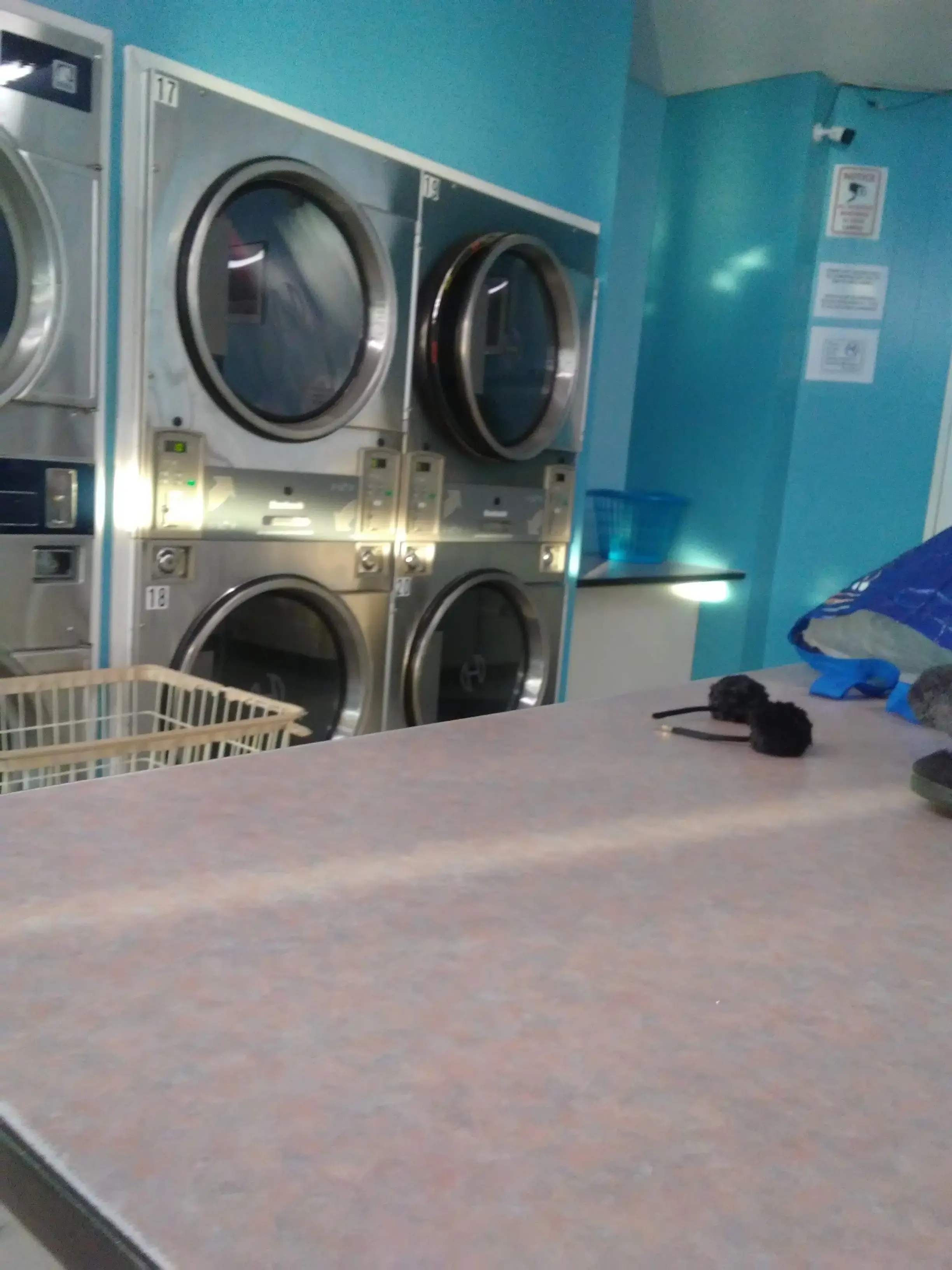 Surf Cycle Laundromat - Image 16