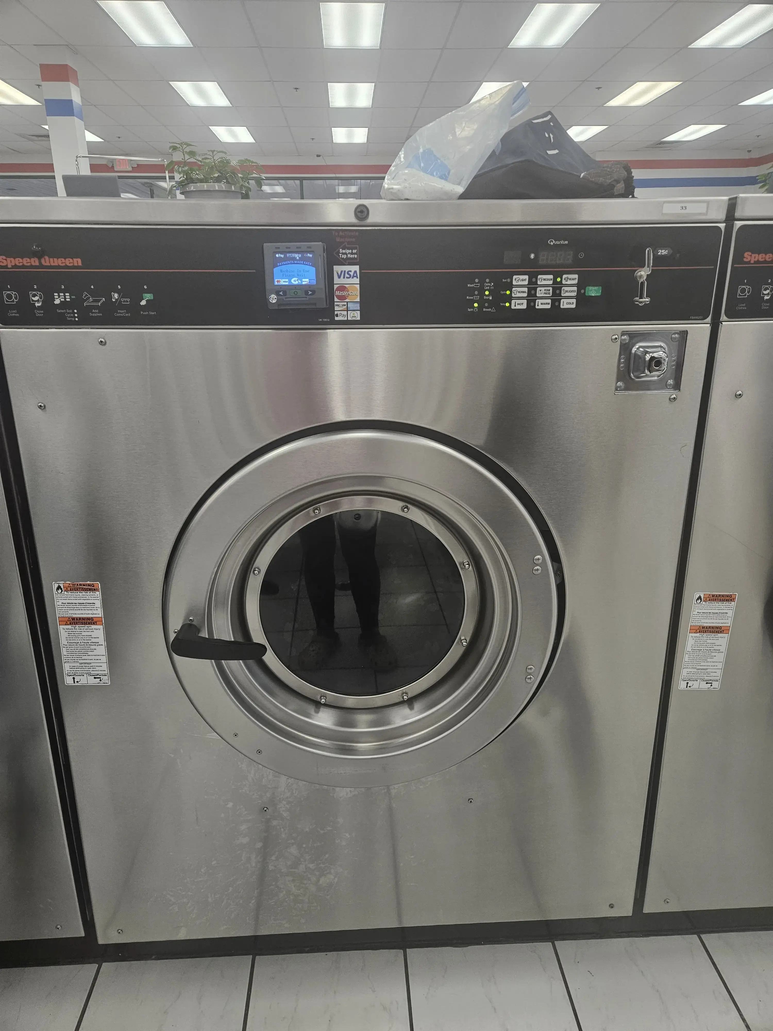 Surf 'N' Suds Laundromat - Image 14