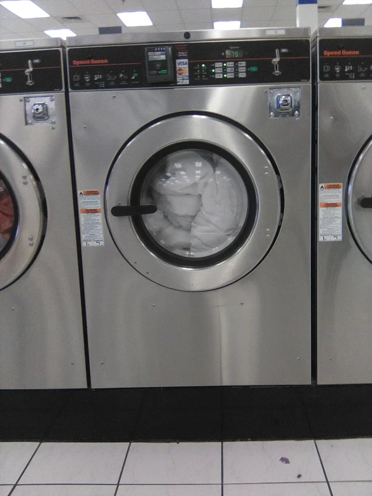 Surf 'N' Suds Laundromat - Image 20