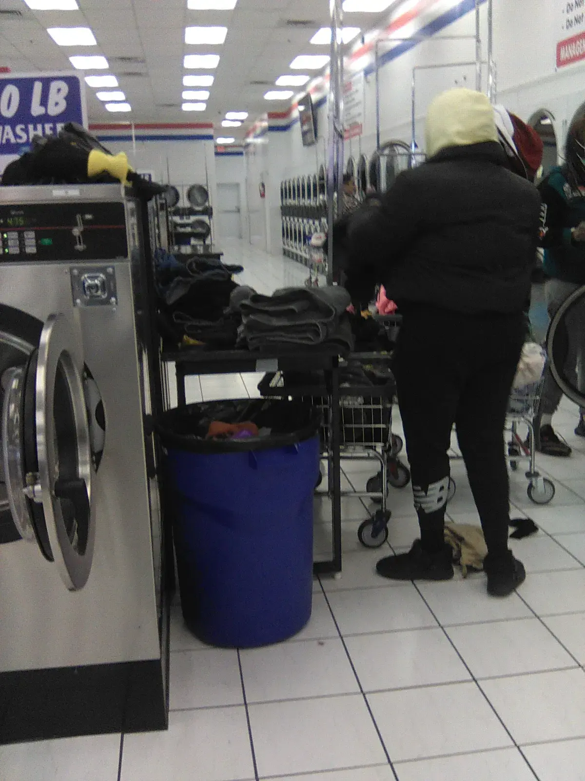 Surf 'N' Suds Laundromat thumbnail 13