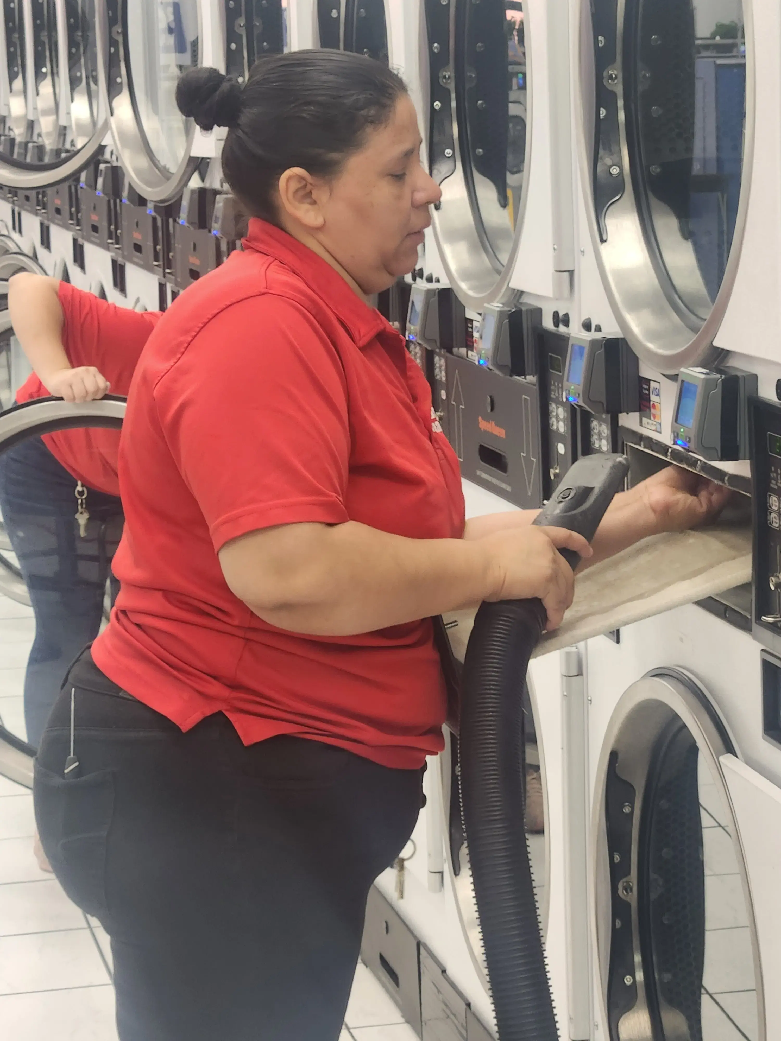 Surf 'N' Suds Laundromat - Image 12