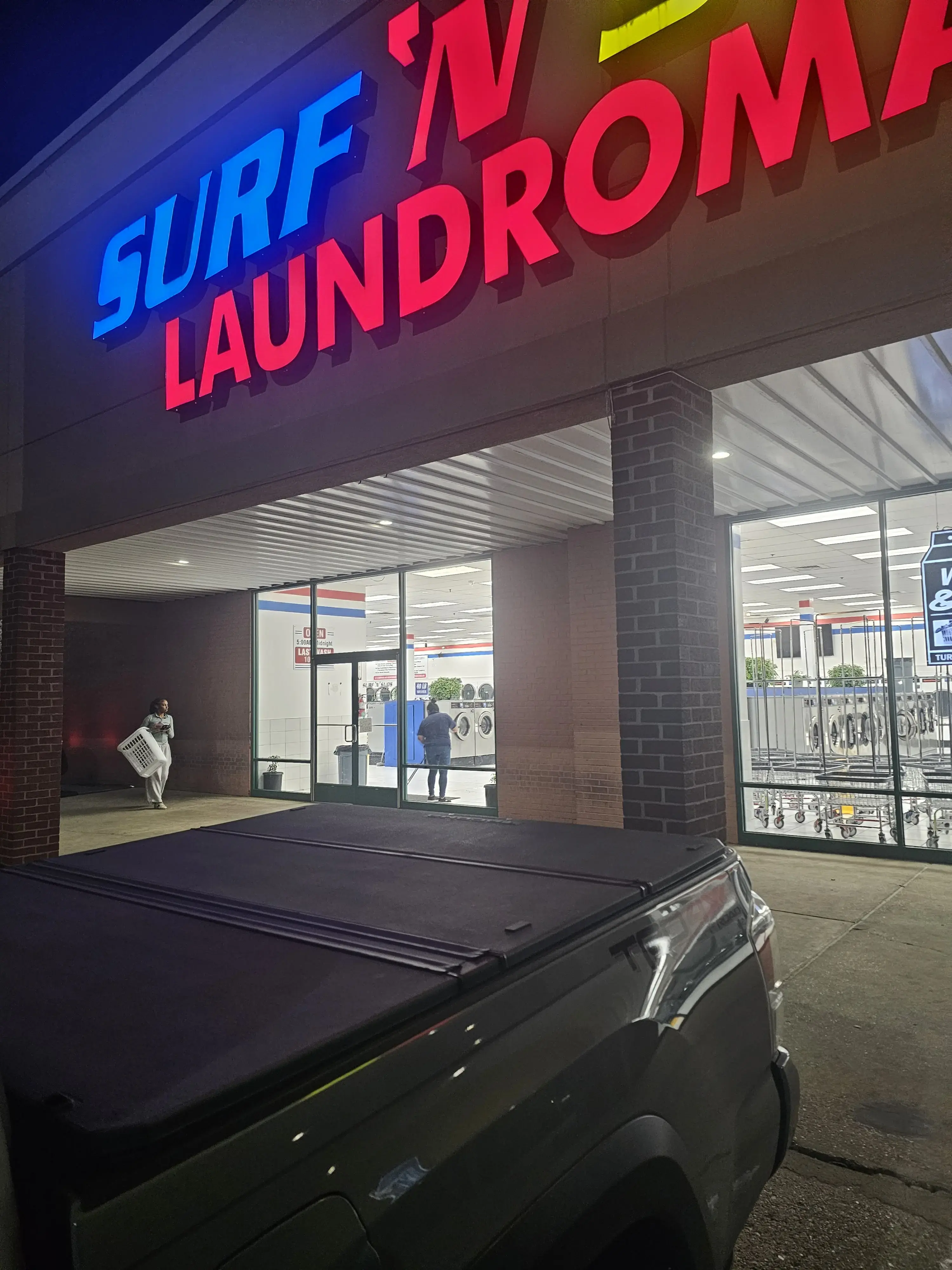 Surf 'N' Suds Laundromat thumbnail 2