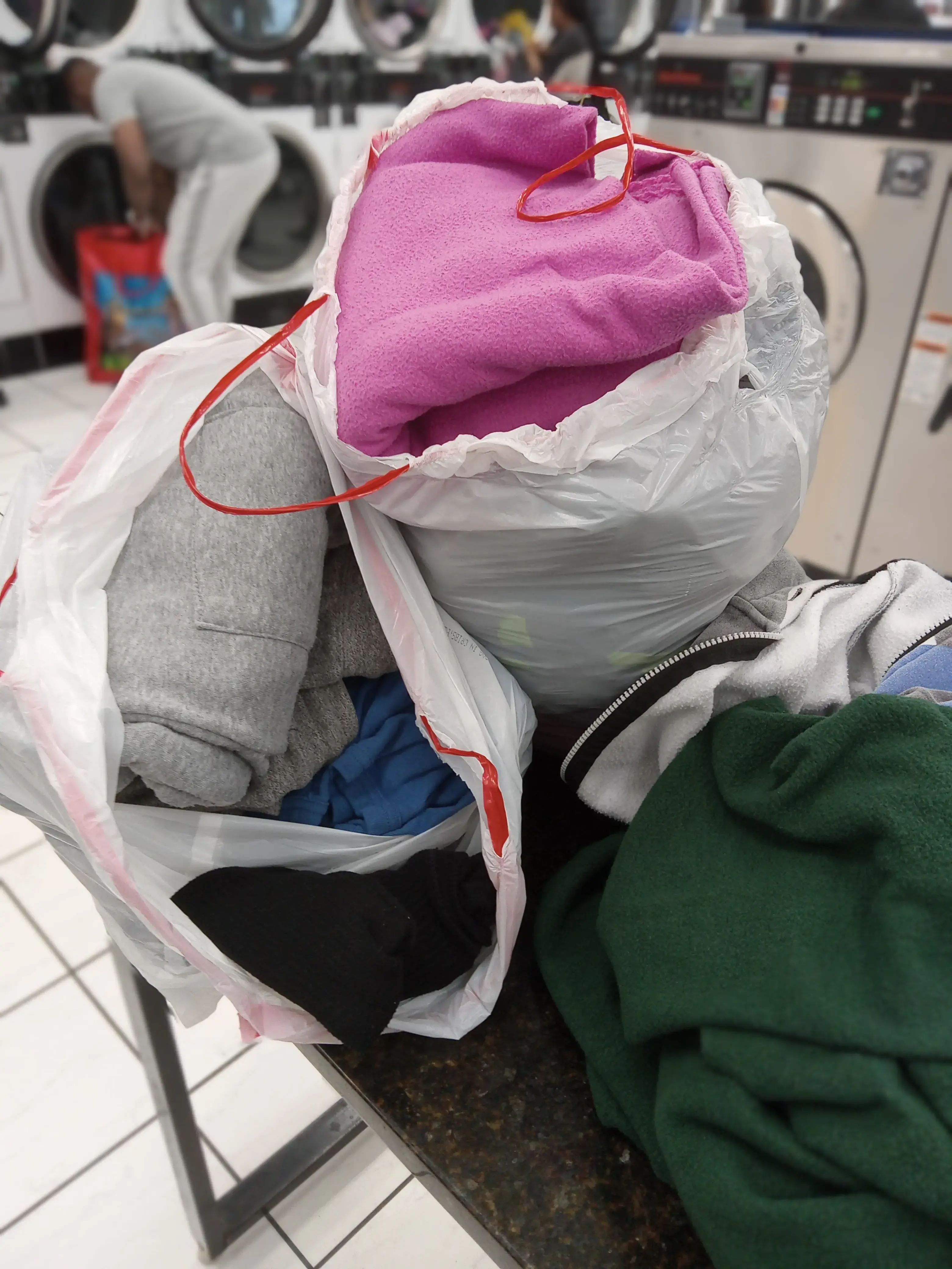 Surf 'N' Suds Laundromat thumbnail 7