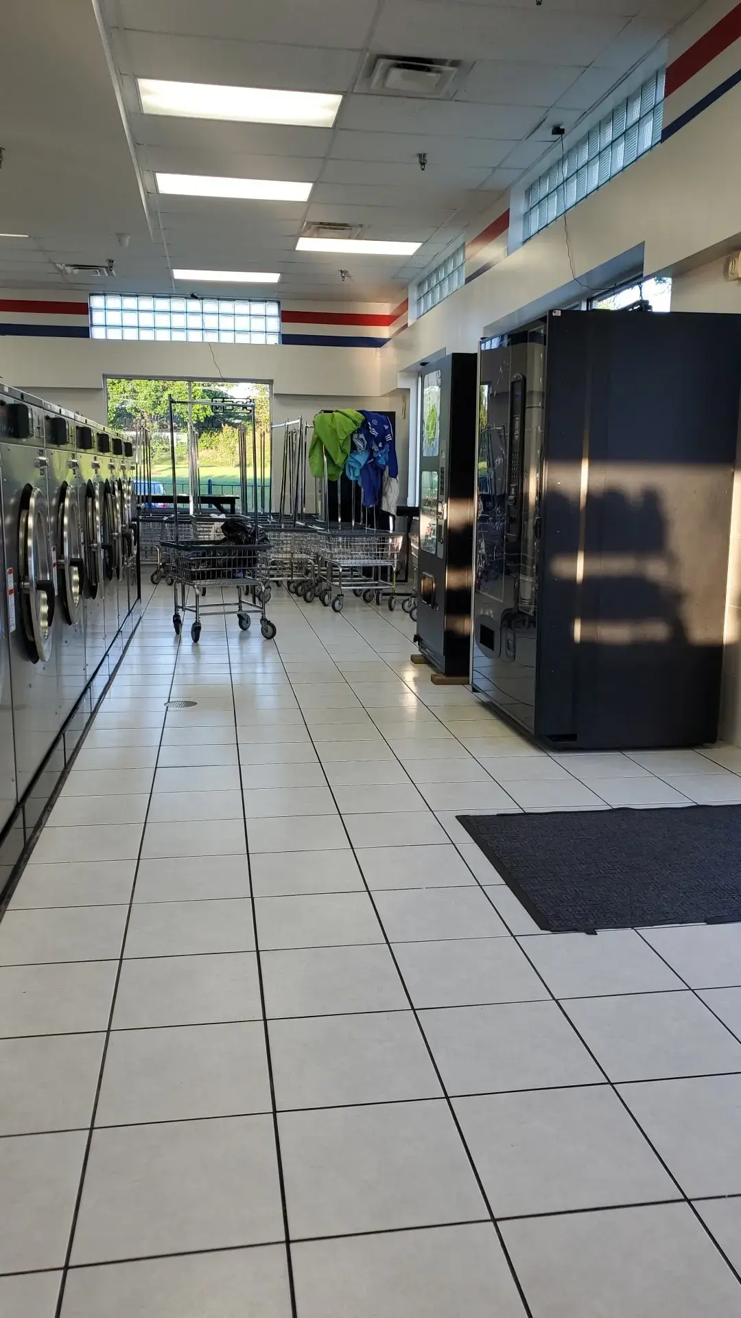 Surf 'N' Suds Laundromat thumbnail 6